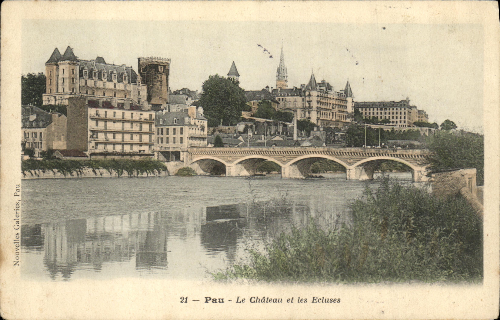 VINTAGE POSTCARD Pau the Castle and Locks