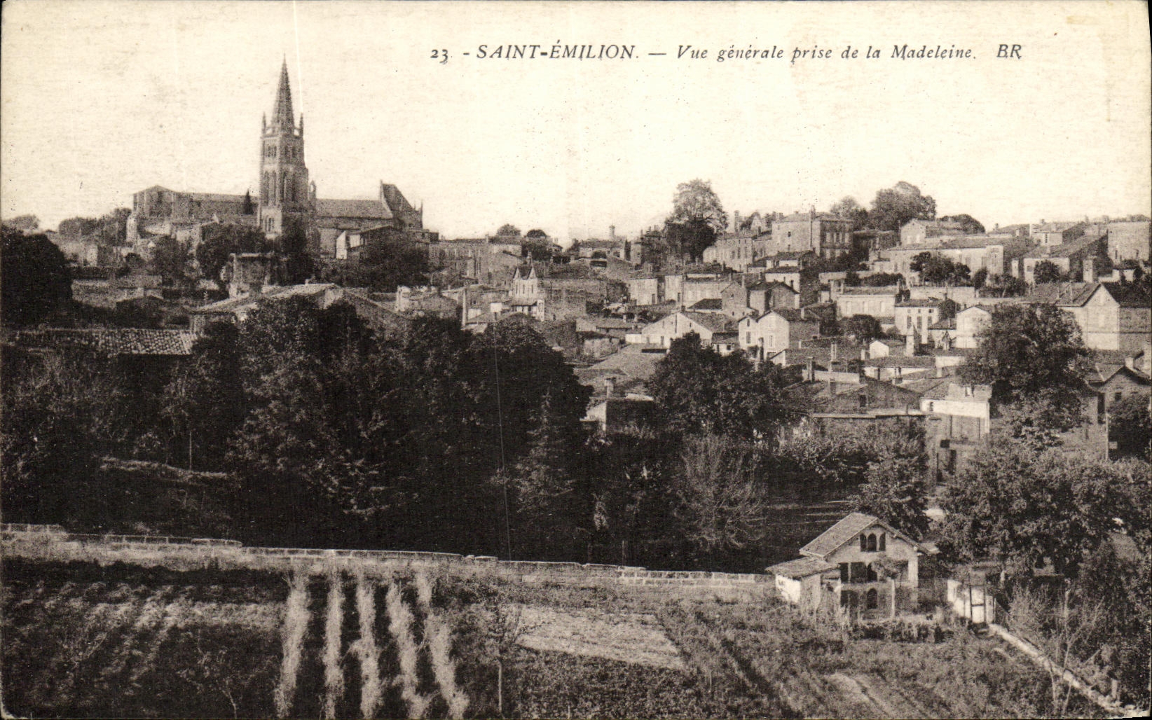 CPA Saint Emilion Vue Generale prise de la Madeleine