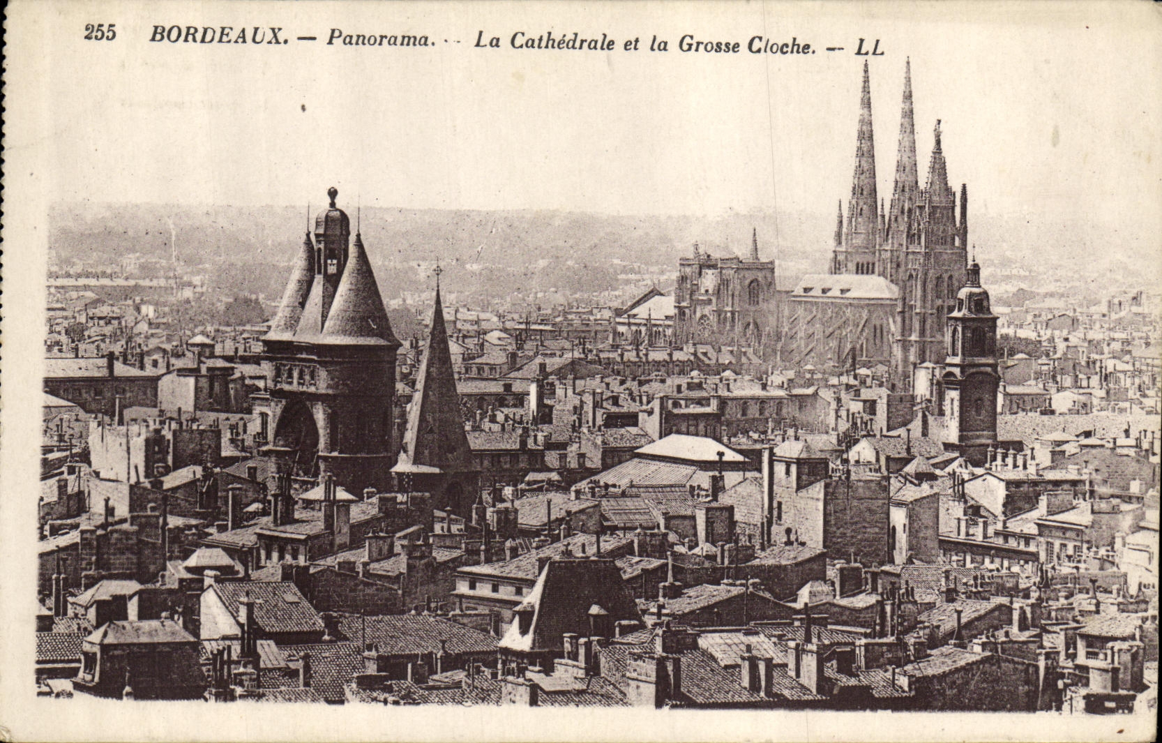 CPA Bordeaux Panorama La Cathedrale et la Grosse Cloche