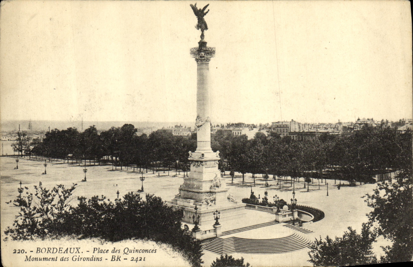 CPA Bordeaux Place des Quinconces Monument des Girondins