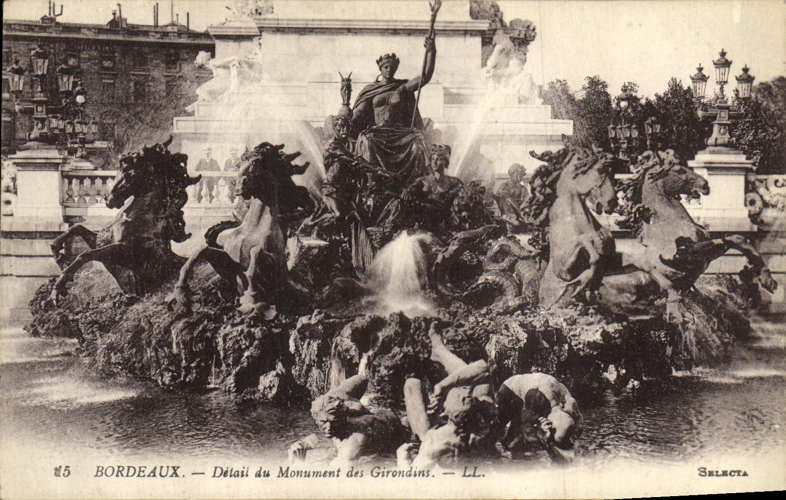 CPA Bordeaux Detail du Monument de Girondins