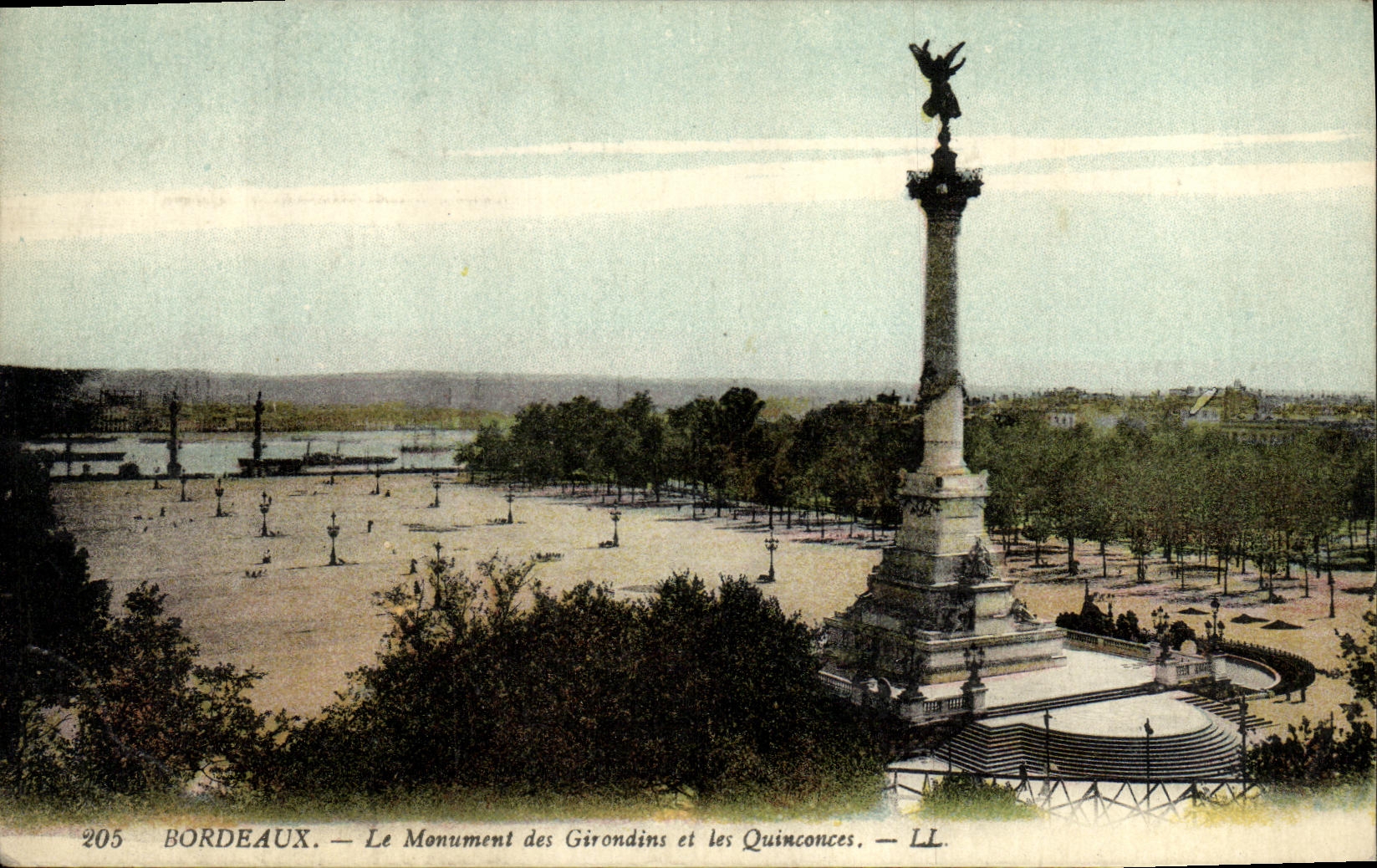 CPA Bordeaux Le Monument des Girondins et les Quinconces