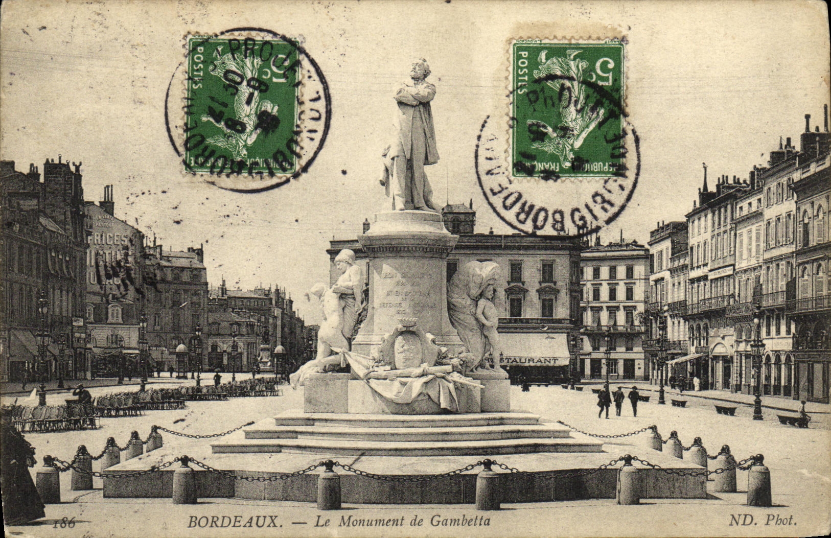 CPA Bordeaux Le Monument de Gambetta