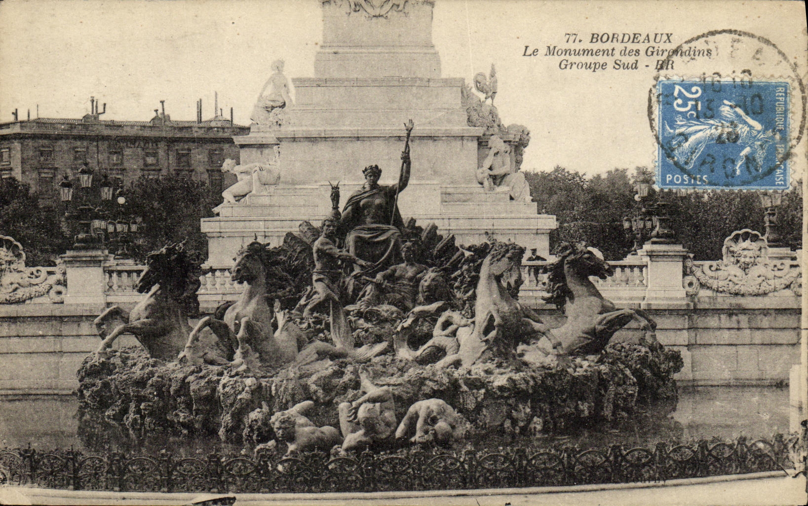 CPA Bordeaux Le Monument des Girondins Grouep Sud