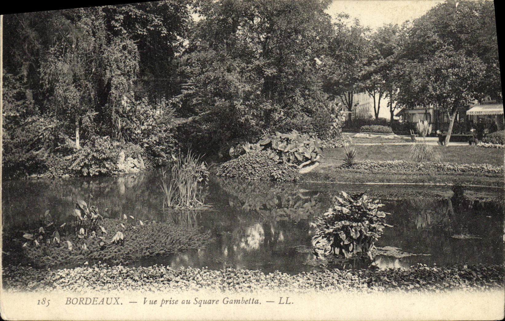CPA Bordeaux Vue Prise au Square Gambetta