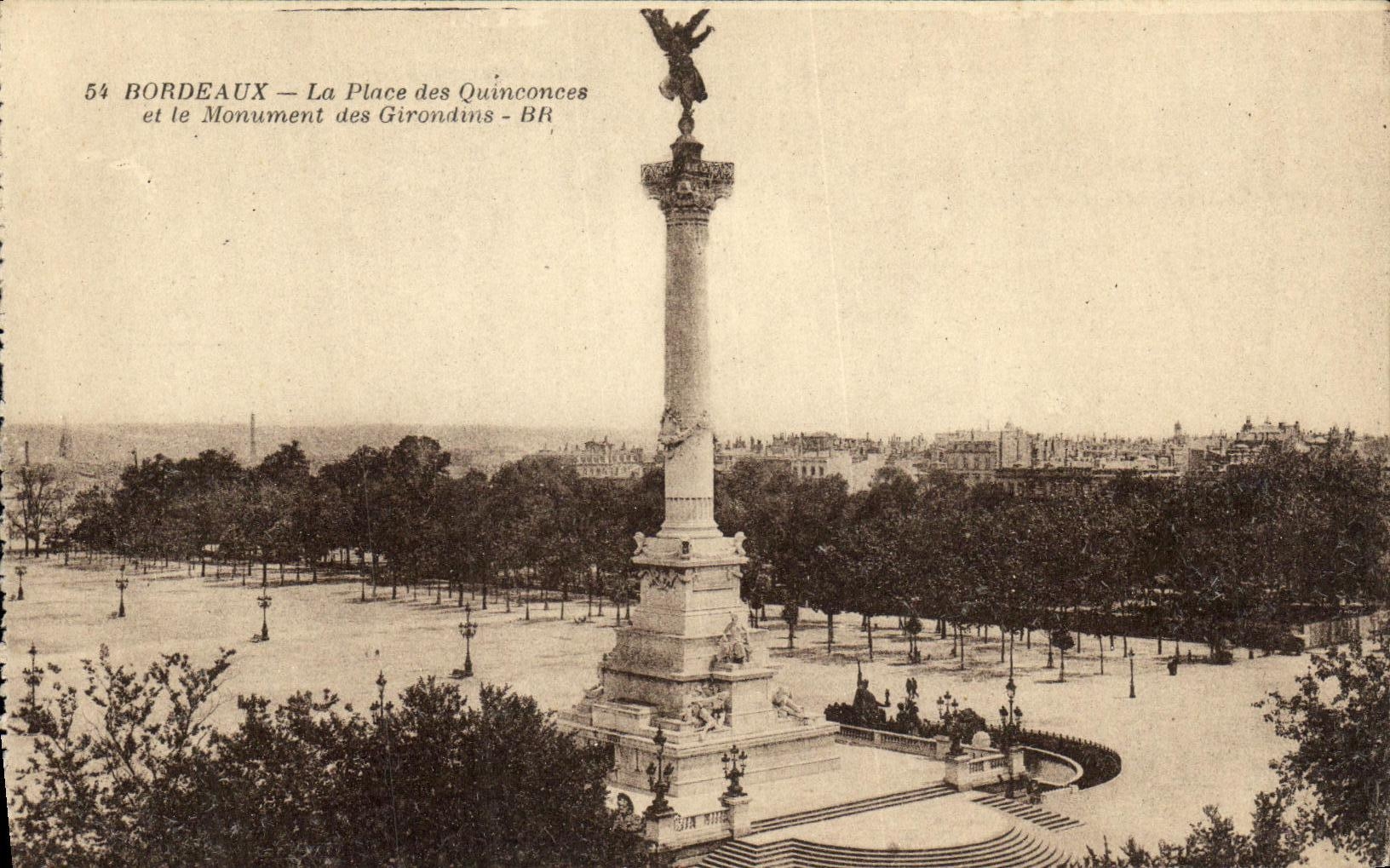 CPA Bordeaux La Place Quinconces et le Monument des Girondins