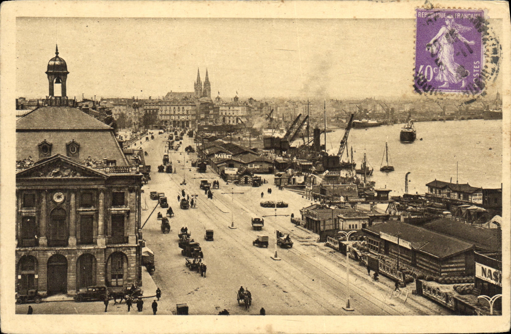 CPA Bordeaux Vue Generale sur le Port et le Quai de la Douane Bateaux