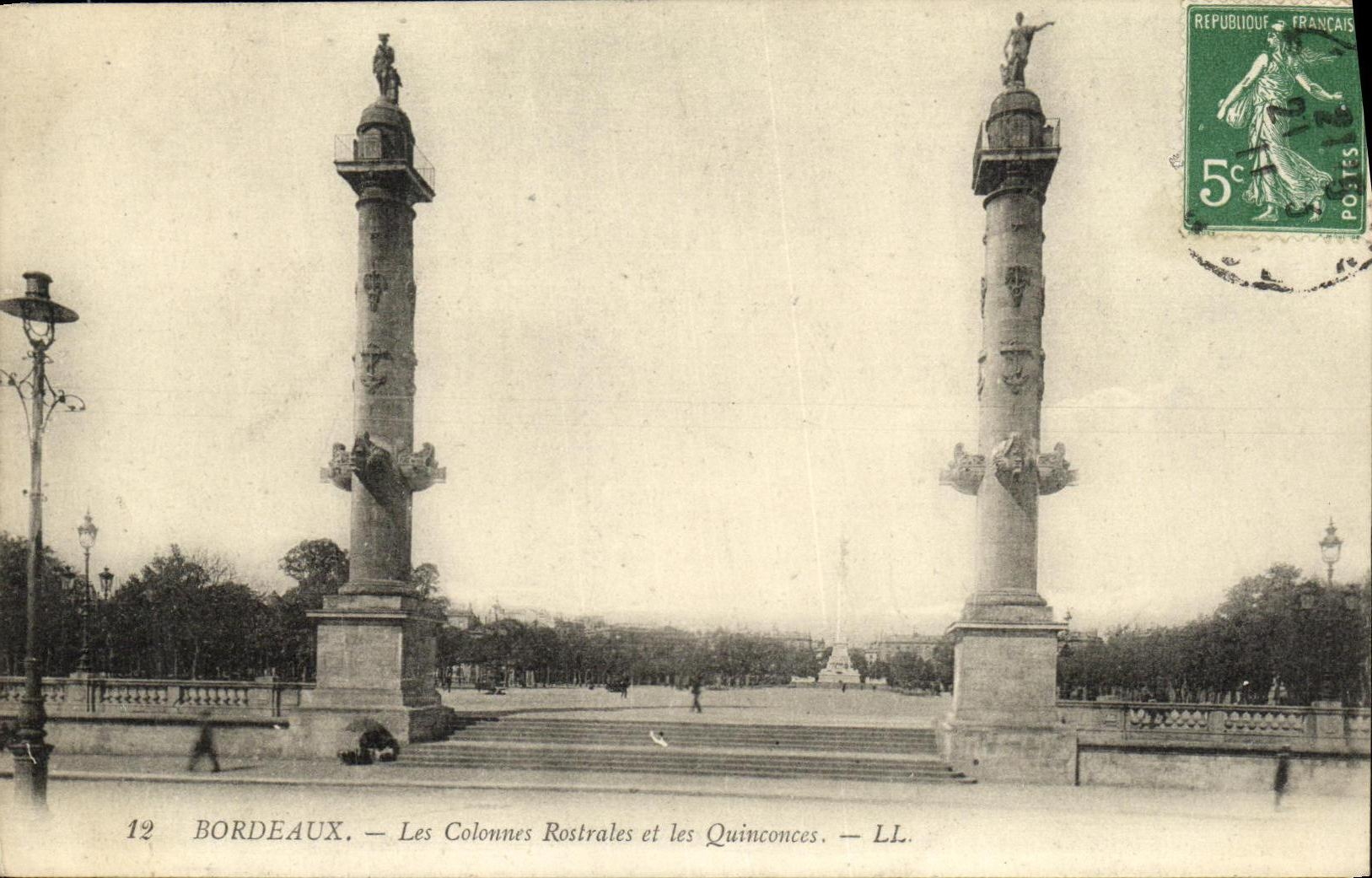 CPA Bordeaux Les Colonnes Rostrales Et les Quinconces