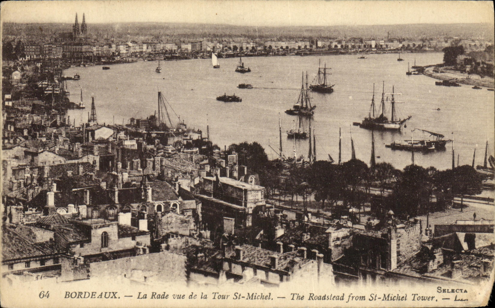 CPA Bordeaux La Rade vue de la Tour St Michel Bateaux