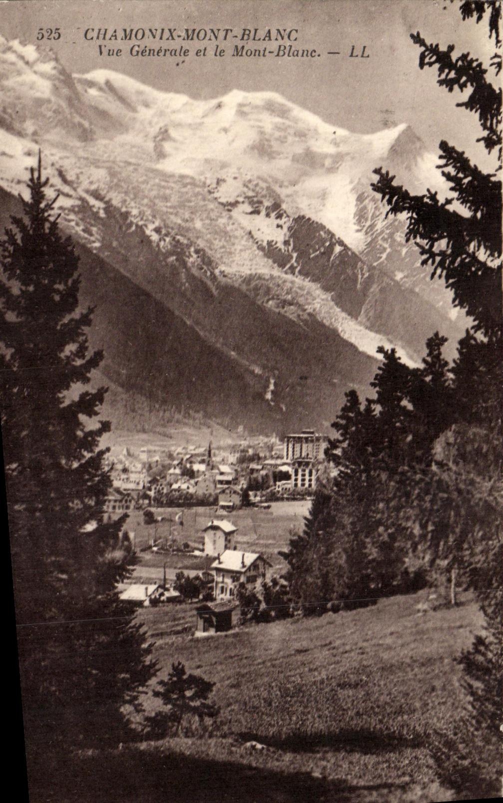 CPA Chamonix Mont Blanc Vue Generale et le Mont Blanc