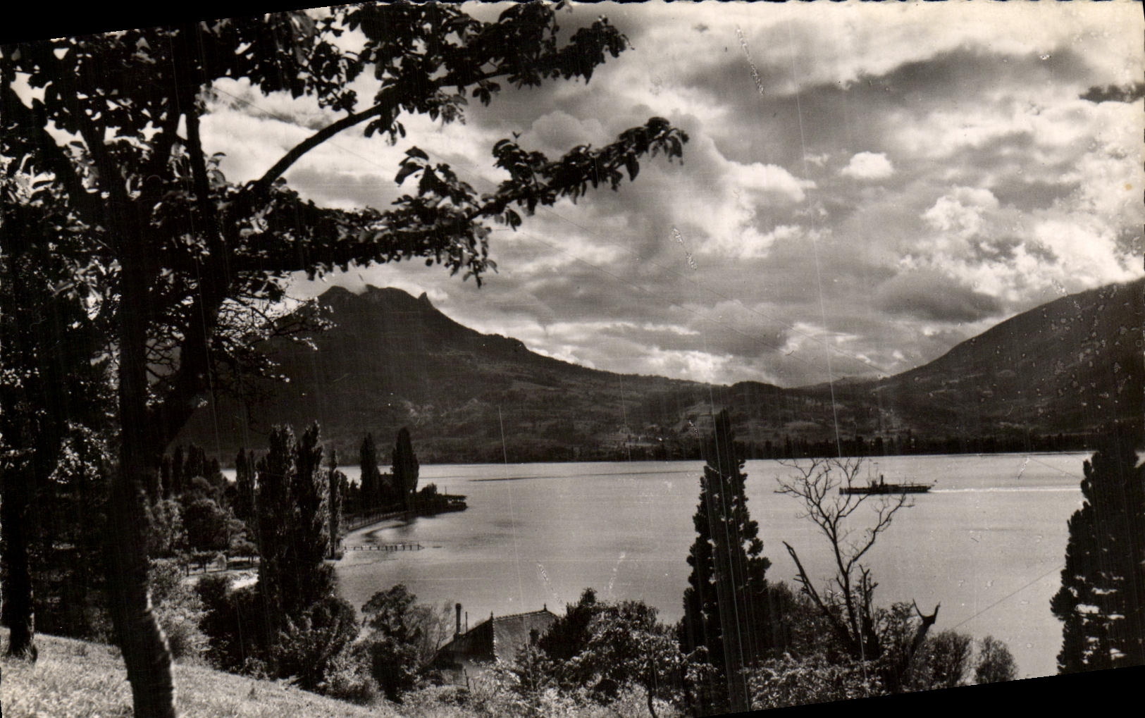 CPM Lac d Annecy Le Lac a Menthon St Bernard Vue sur le col de Leschaux