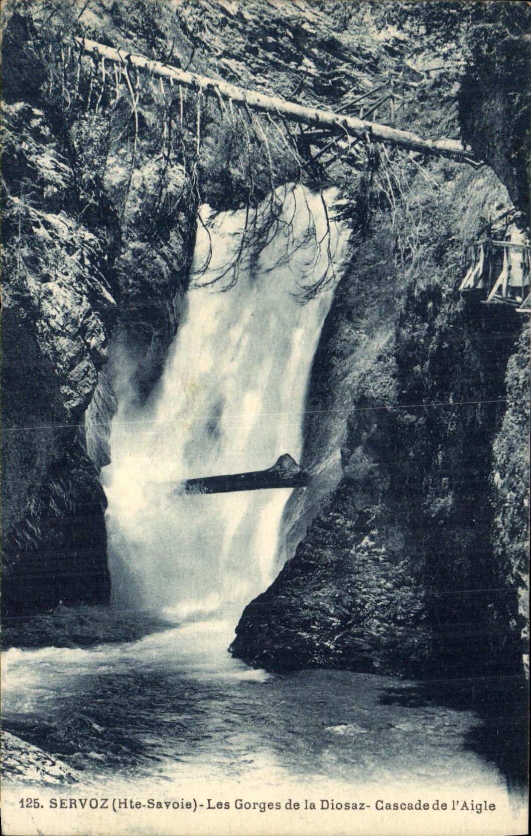 CPA Servoz Les Gorges de la Diosaz Cascade de l Aigle