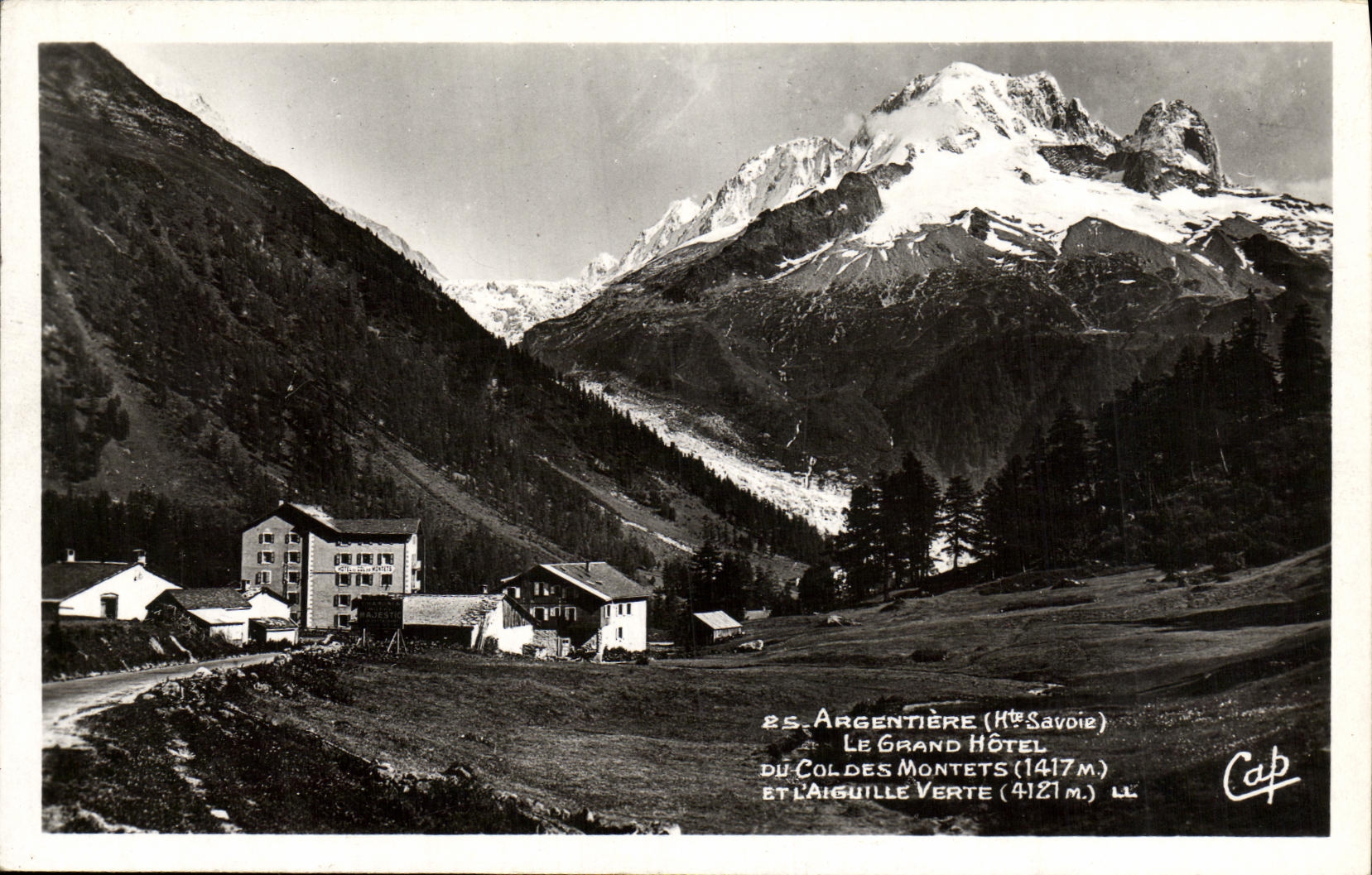 CPA Argentiere Le Grand Hotel Du Col des Montets et l aiguille verte