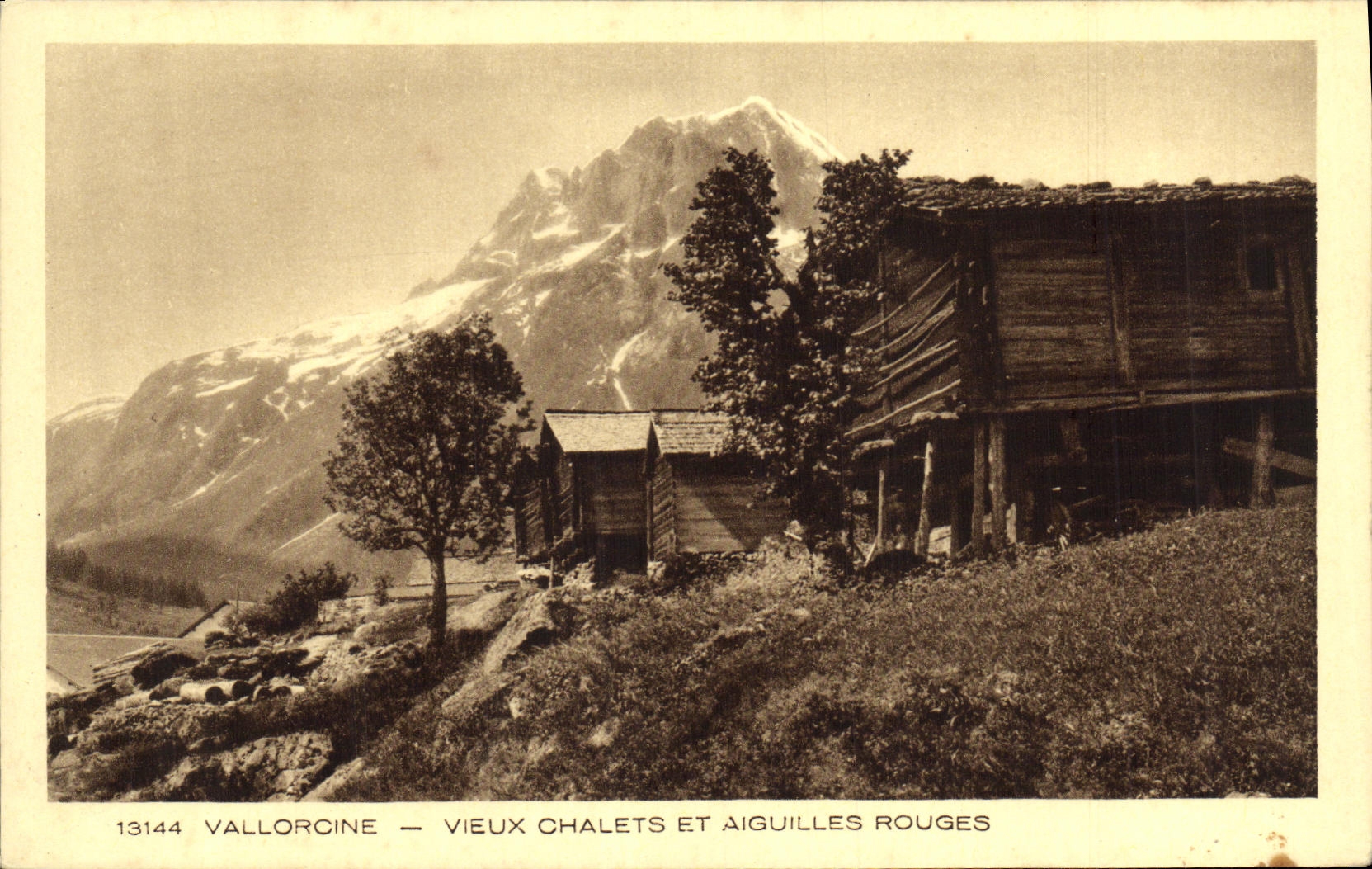 CPA Vallorcine Vieux Chalets Et Aiguilles Rouges