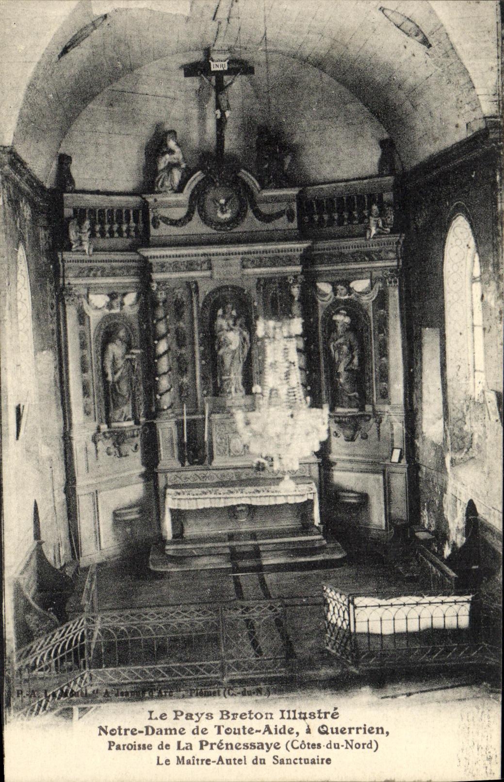 CPA Le Pays Breton lllustre Notre Dame de Toute Aide a Querrien Paroisse de la Prenessaye Le maitre autel du sanctuaire