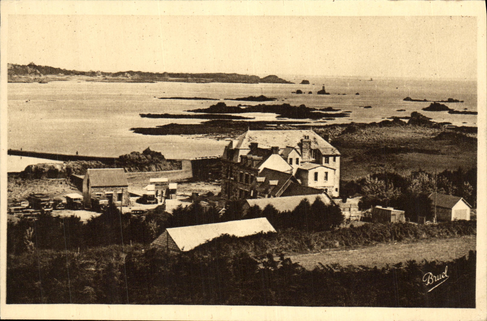 CPA L Arcouest L Hotel Le Barbu Vue Generale prise du Roc hou
