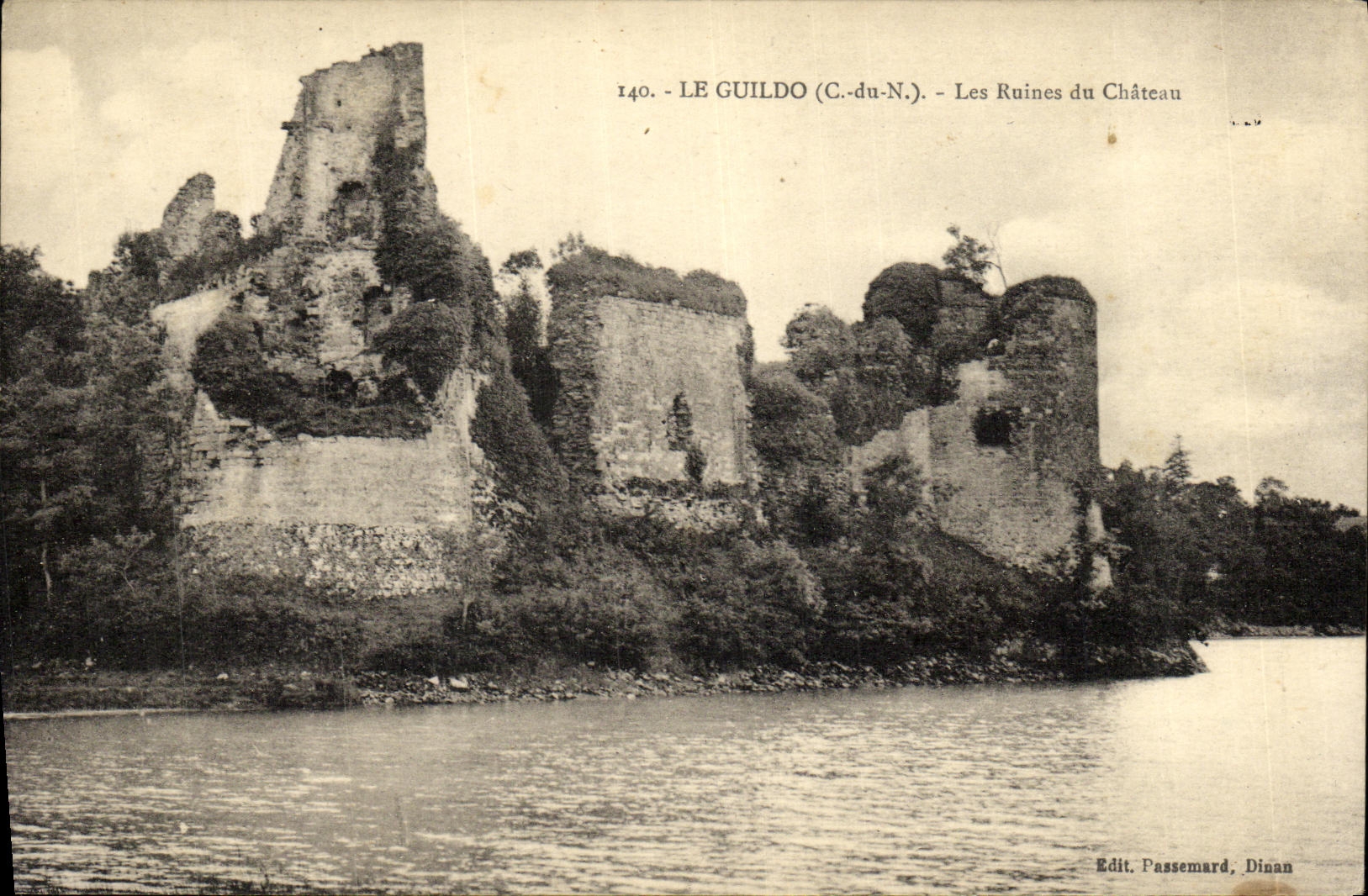 CPA Le Guildo Les Ruines du Chateau