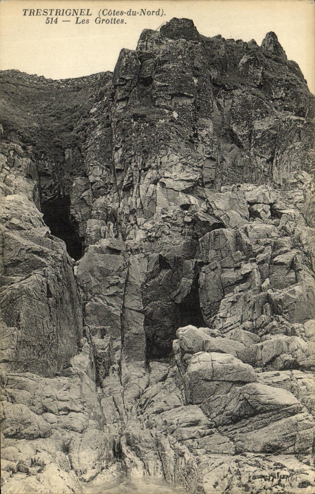 CPA Trestrignel Les Grottes