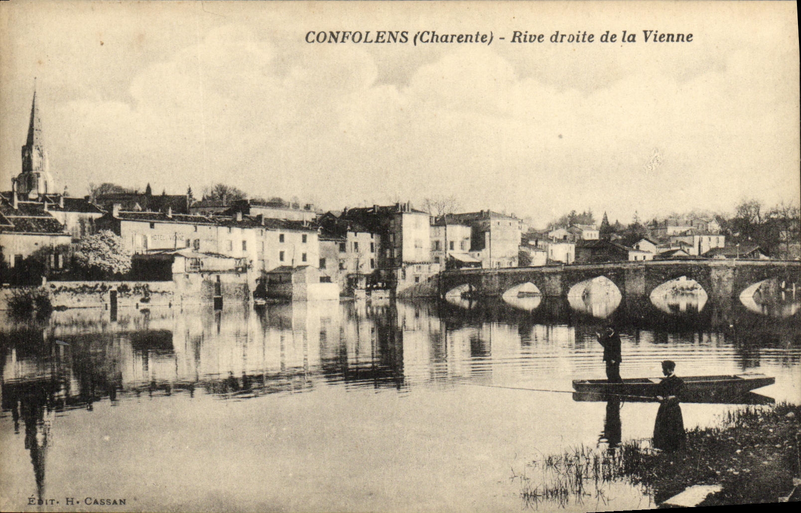 VINTAGE POSTCARD Confolens Right Bank of Vienna Pecheur Fishes