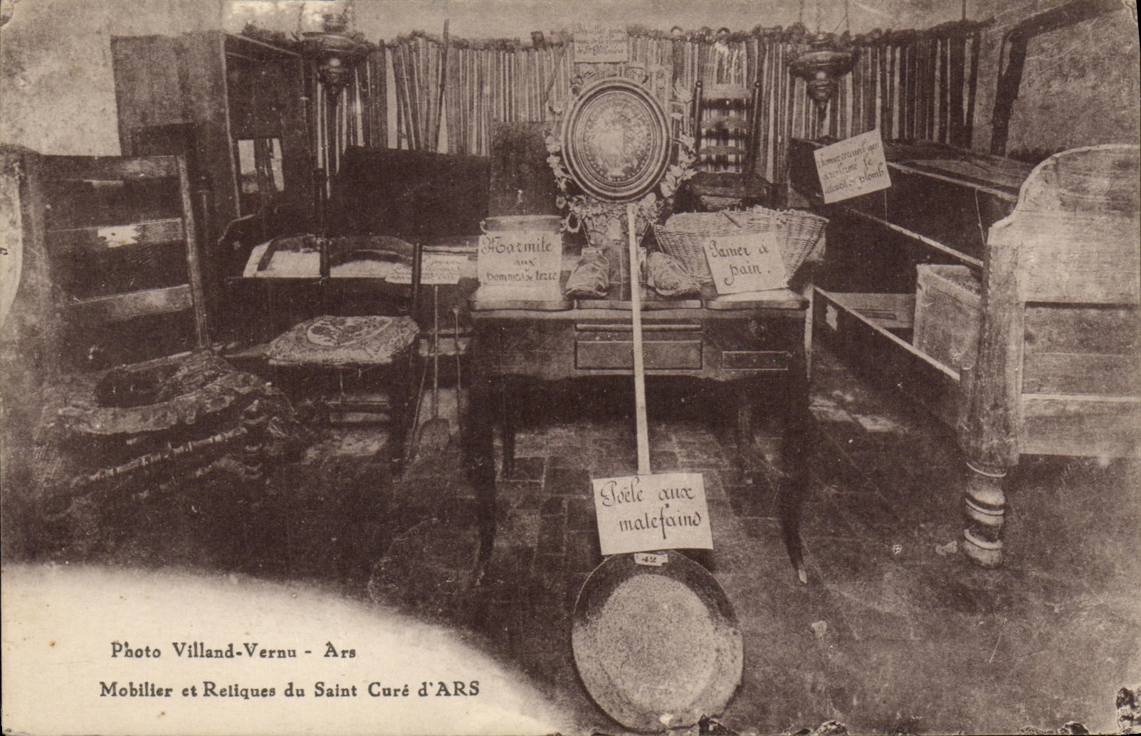 VINTAGE POSTCARD Mobiller and Reliques of the Saint Clean D Ars