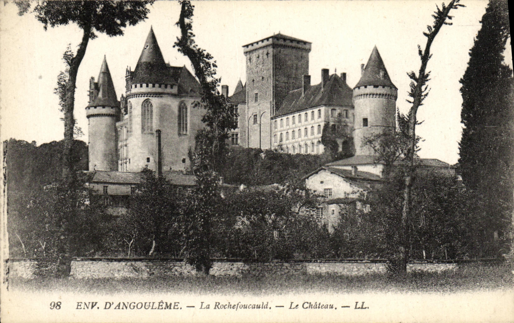 VINTAGE POSTCARD Angouleme Rochefoucauld the Castle