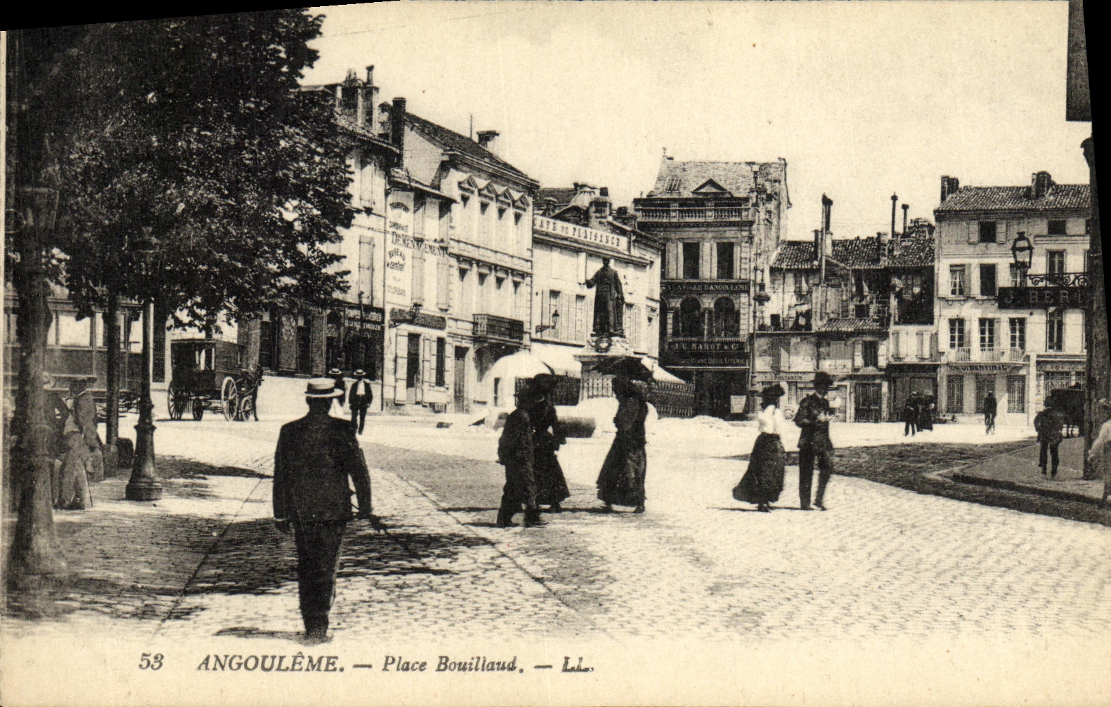 VINTAGE POSTCARD Angouleme Places Bouillaud