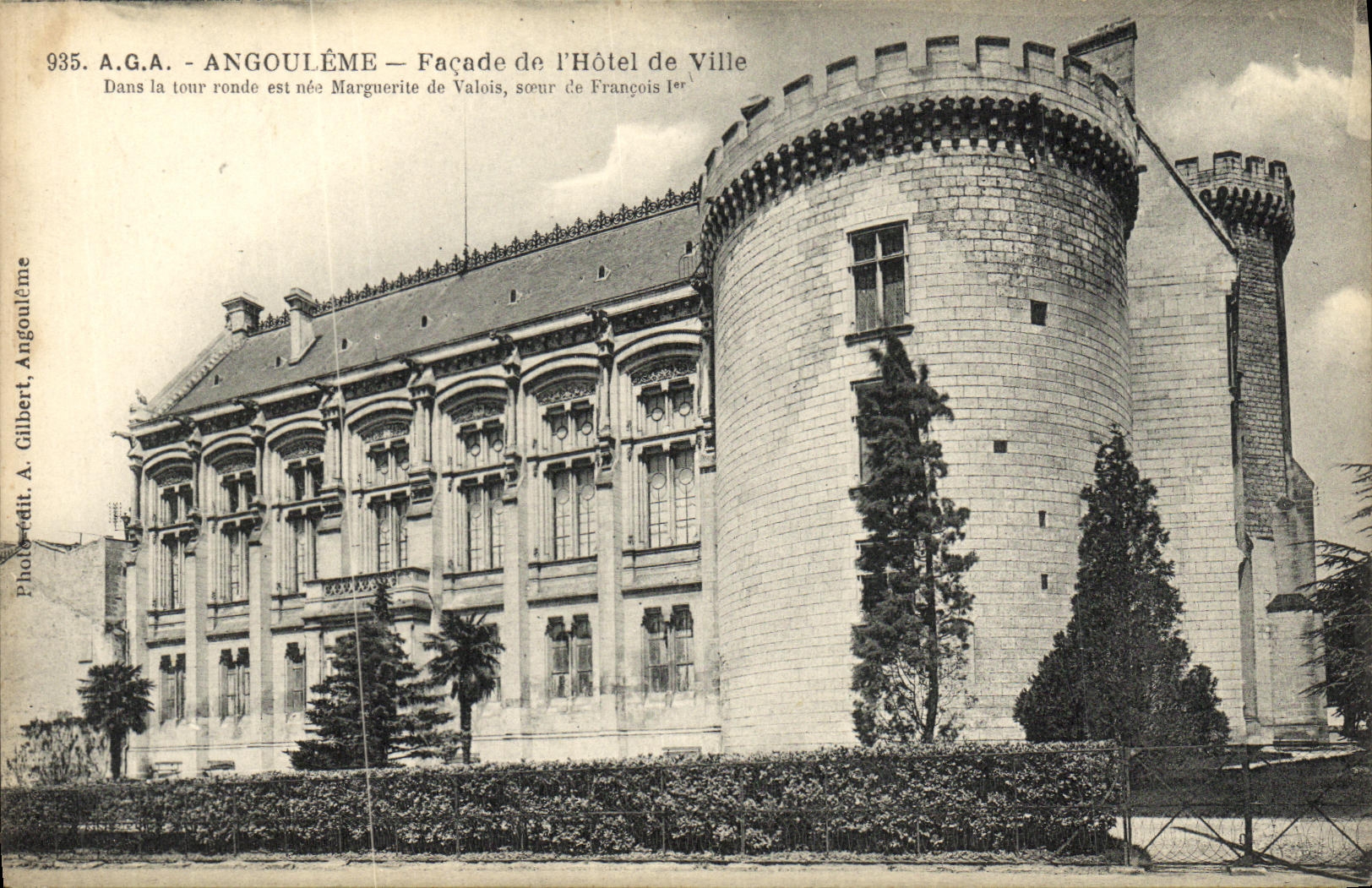 VINTAGE POSTCARD Angouleme Frontage of L Town hall