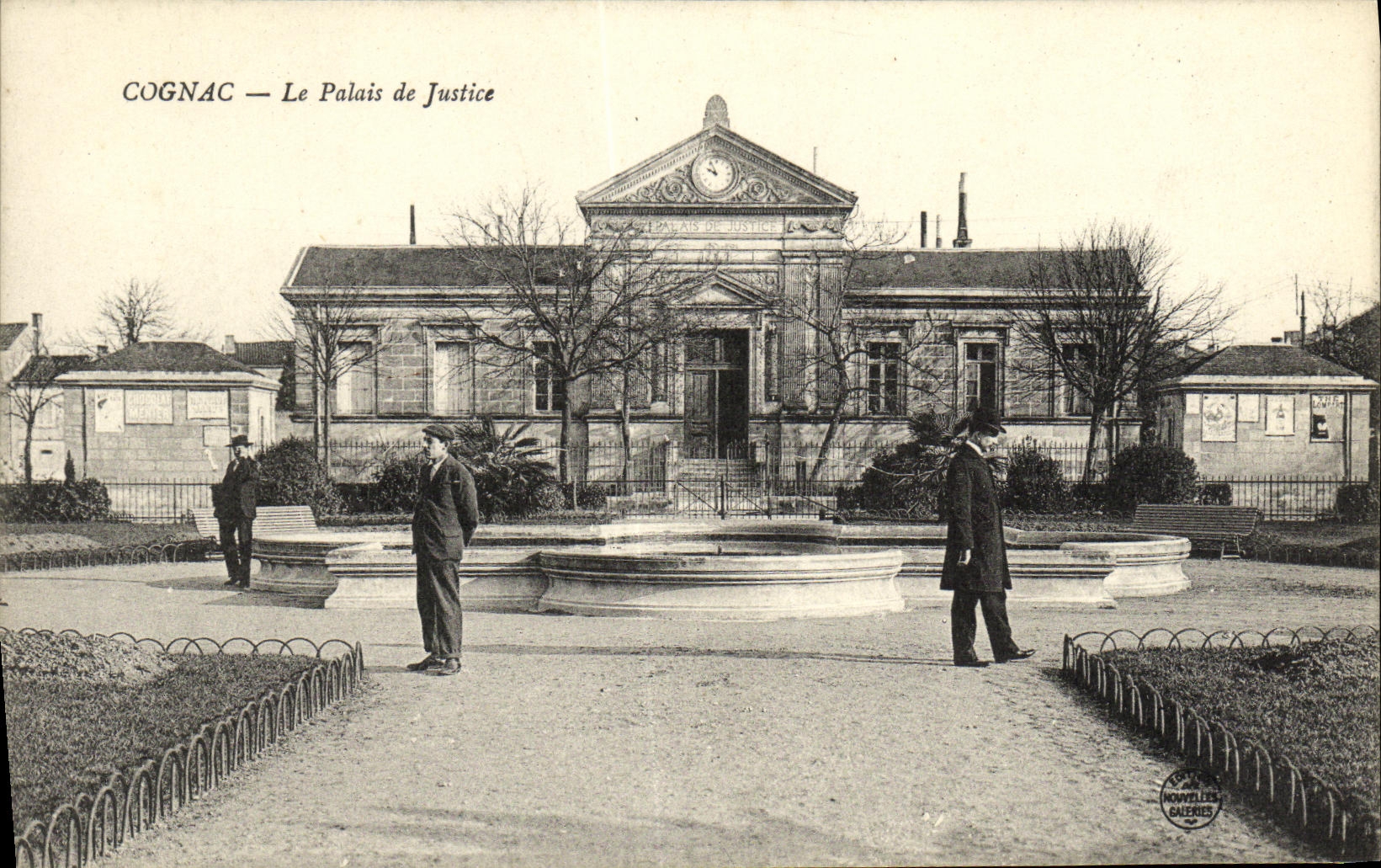 VINTAGE POSTCARD Cognac Law courts