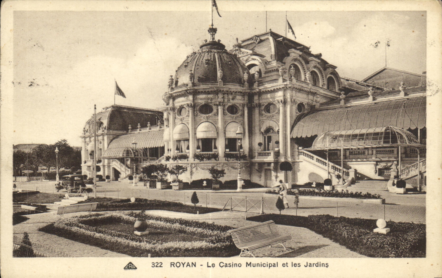 CPA Royan Le Casino Municipal et les jardins