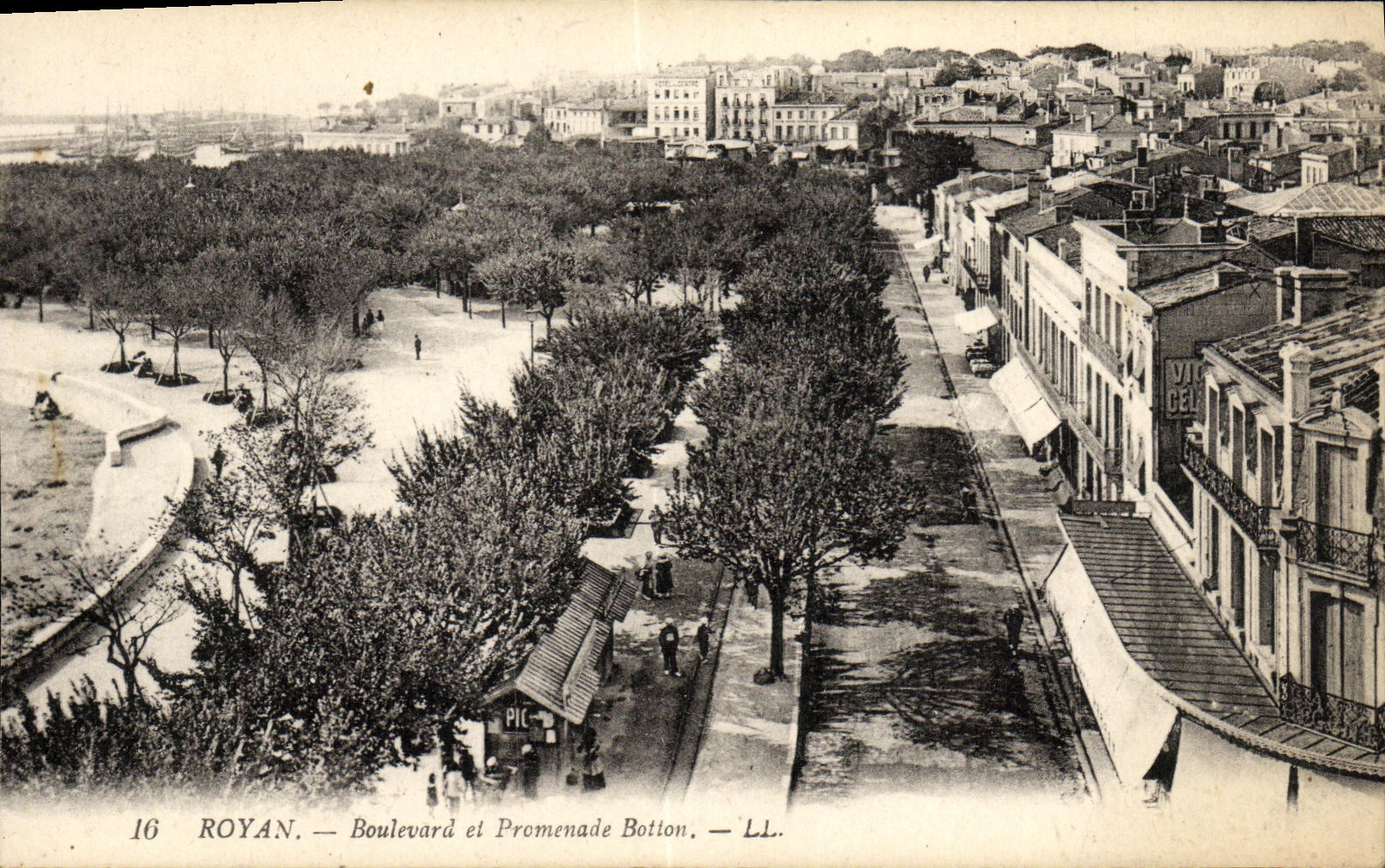 CPA Royan Boulevard et Promenade Botton