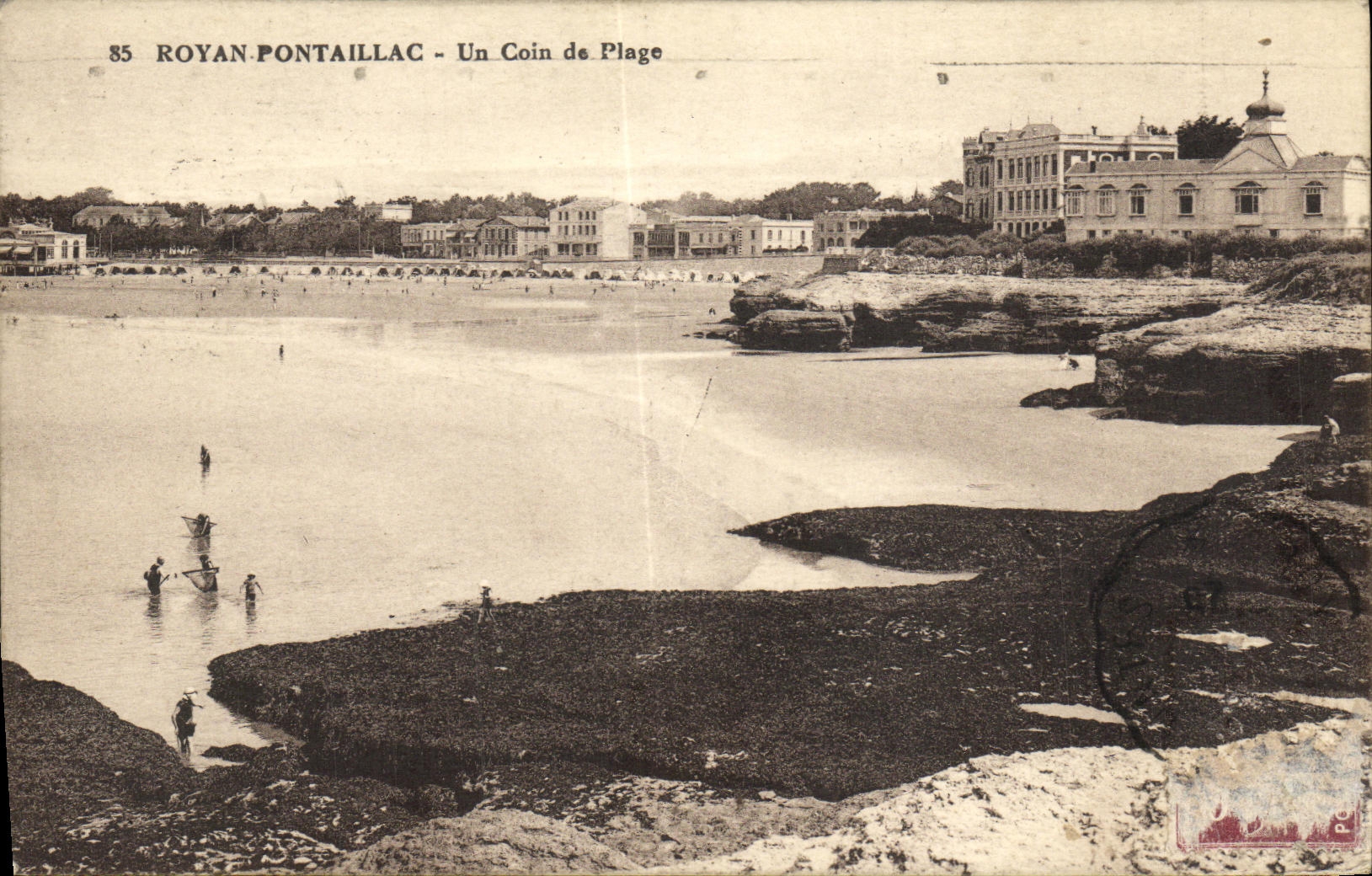 CPA Royan Un coin de Plage