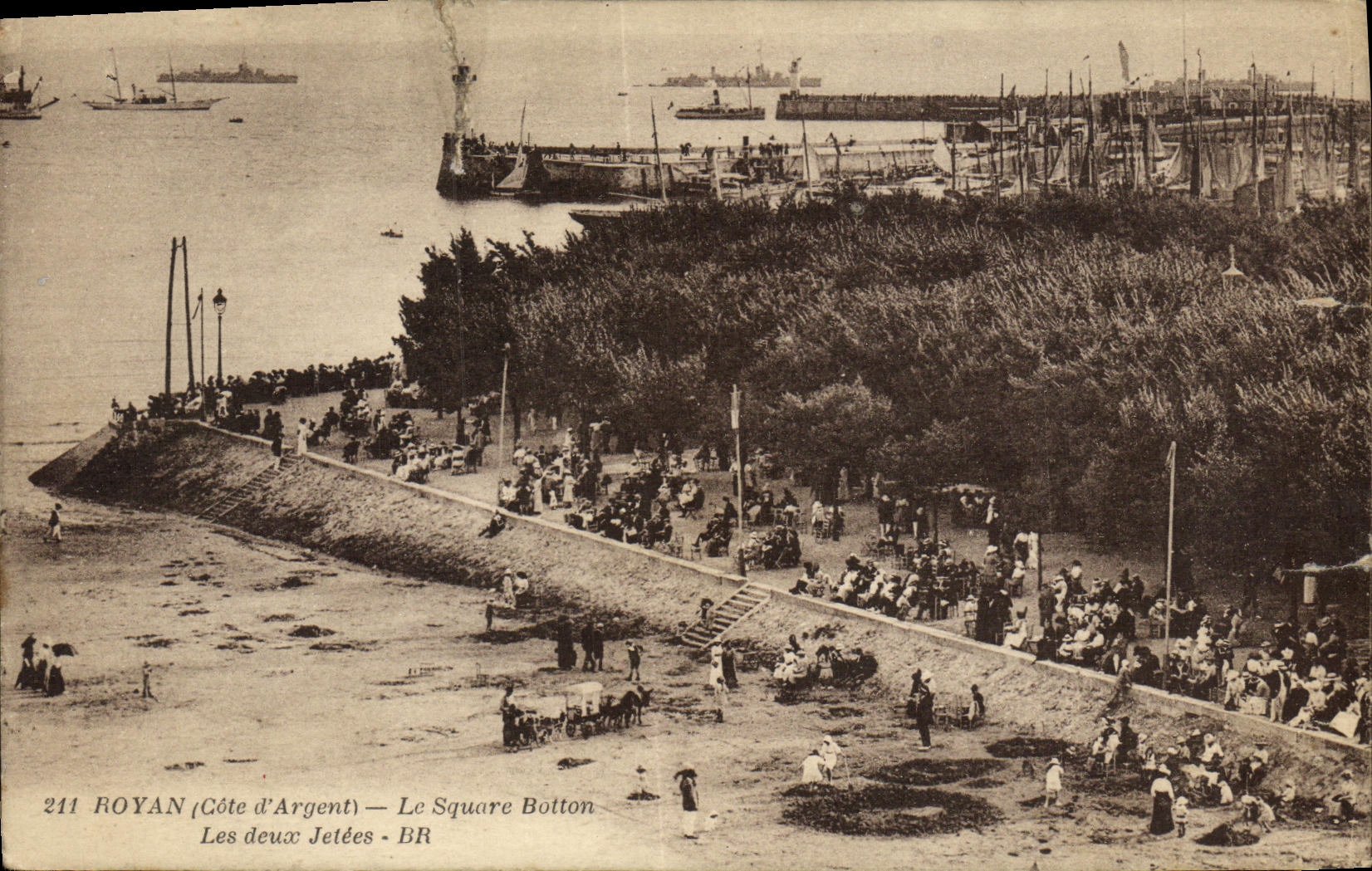 CPA Royan Le Square Botton Les Deux Jetees