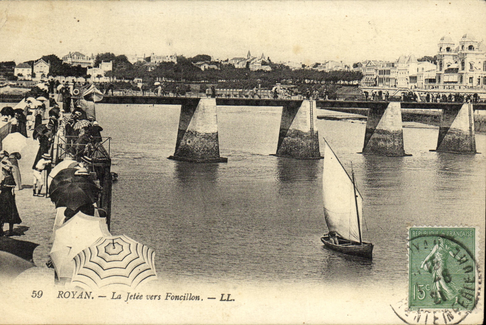 CPA Royan La Jetee vers Foncillon Bateau 