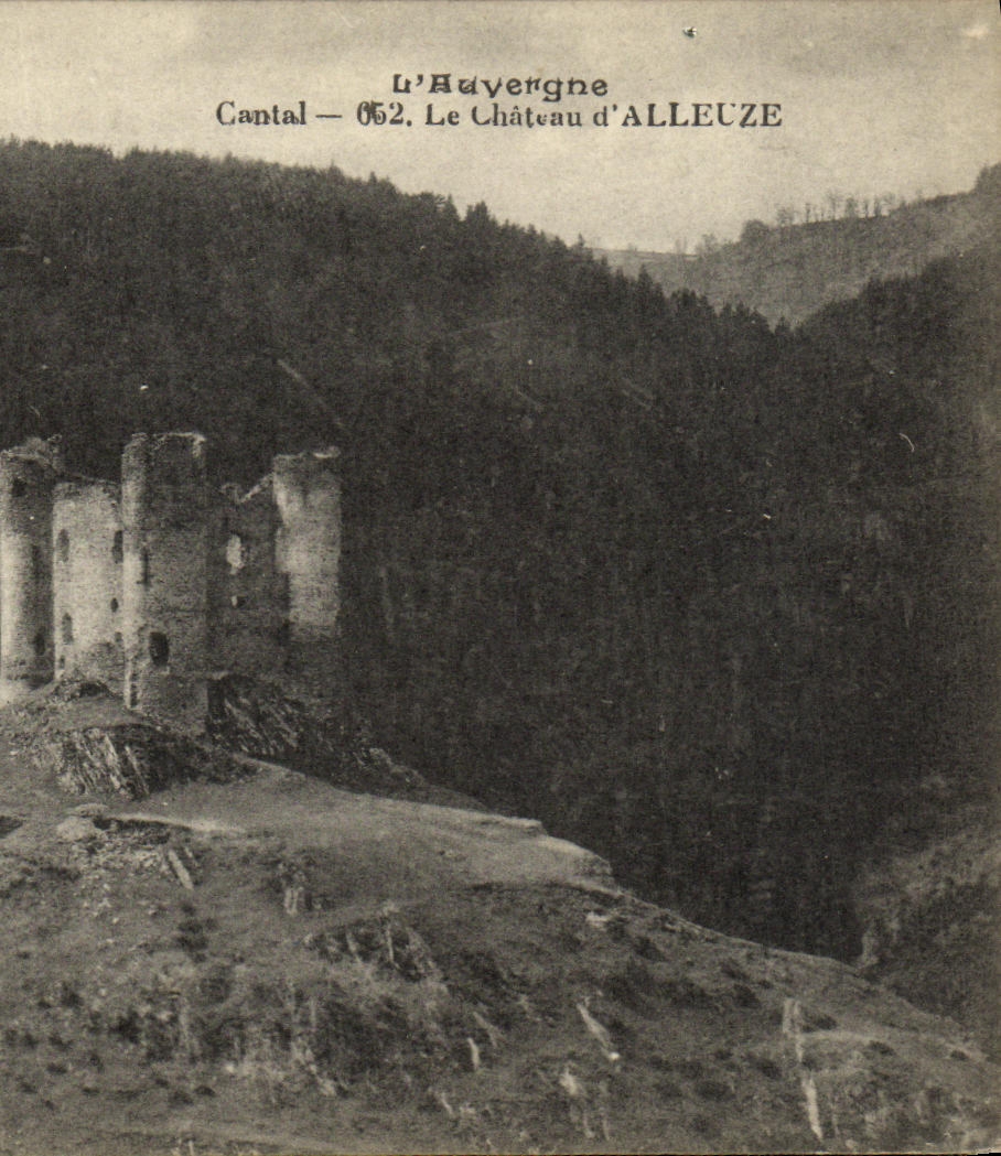 CPA Cantal Le Chateau d Alleuze