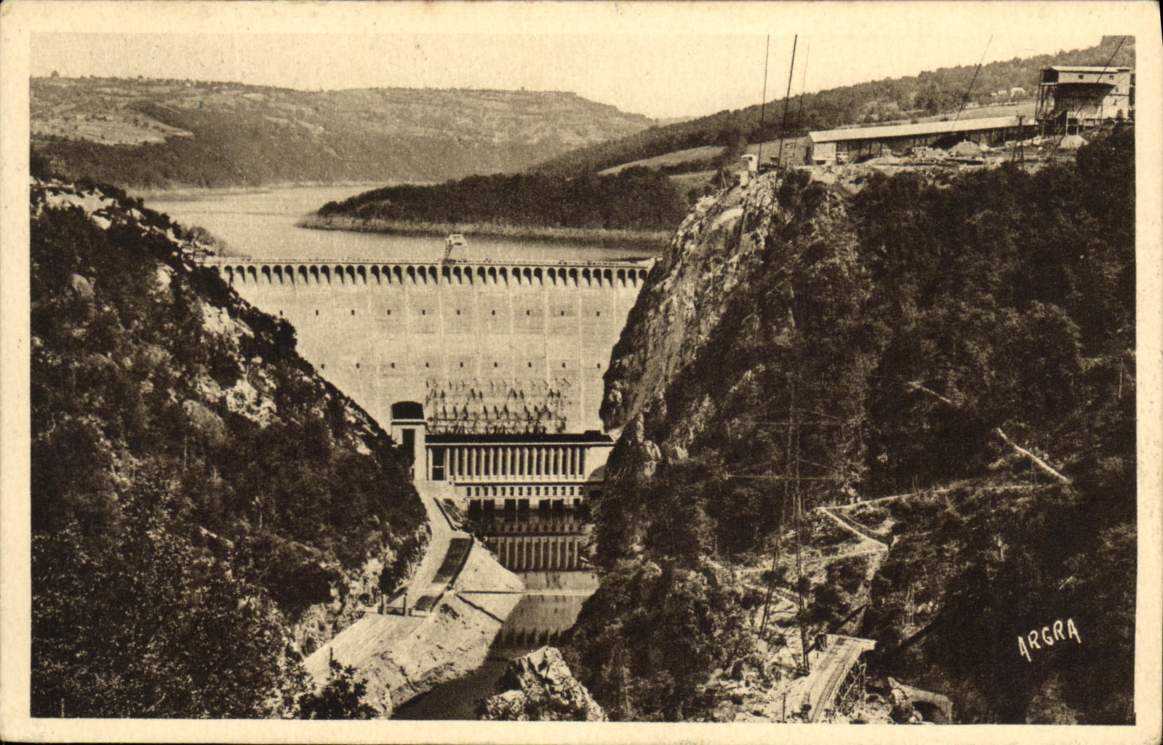 CPA Vallee de la Truyere Le Barrage de Sarrans
