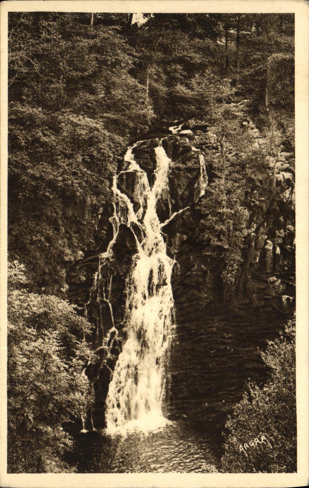 CPA Vallee de la Rhue Cascade du Sartre