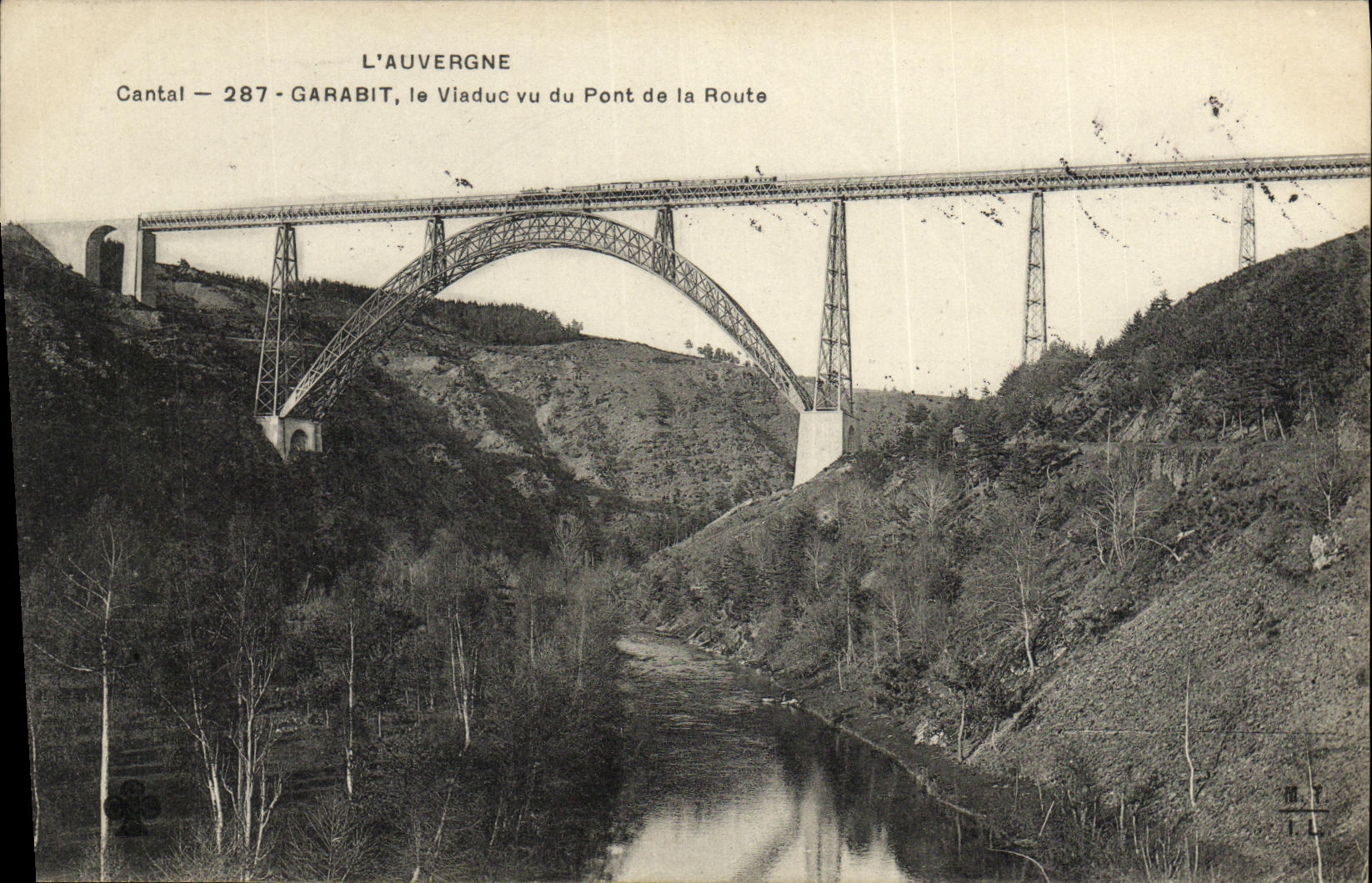 CPA Cantal Garabit le Viaduc vu du Pont de la Route