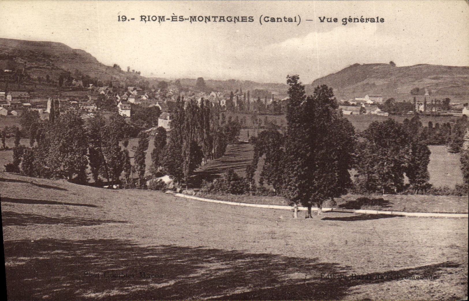 CPA Riom es Montages Vue generale