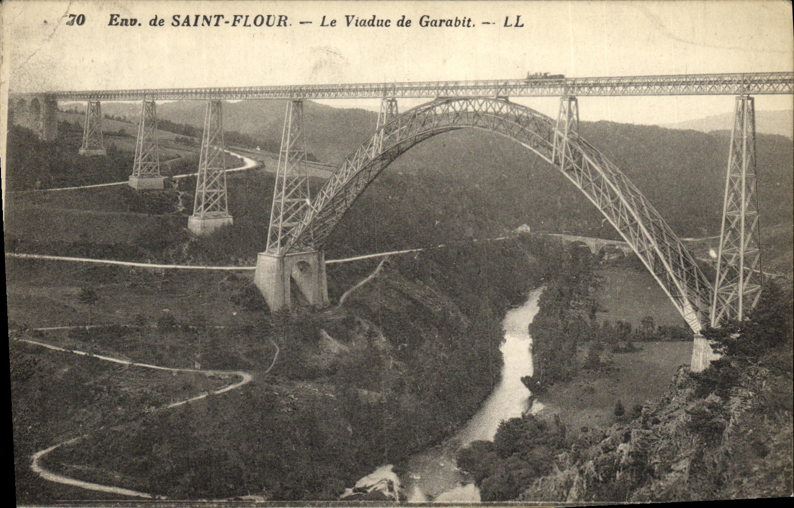 CPA Env de Saint Flour Le Viaduc de Garabit