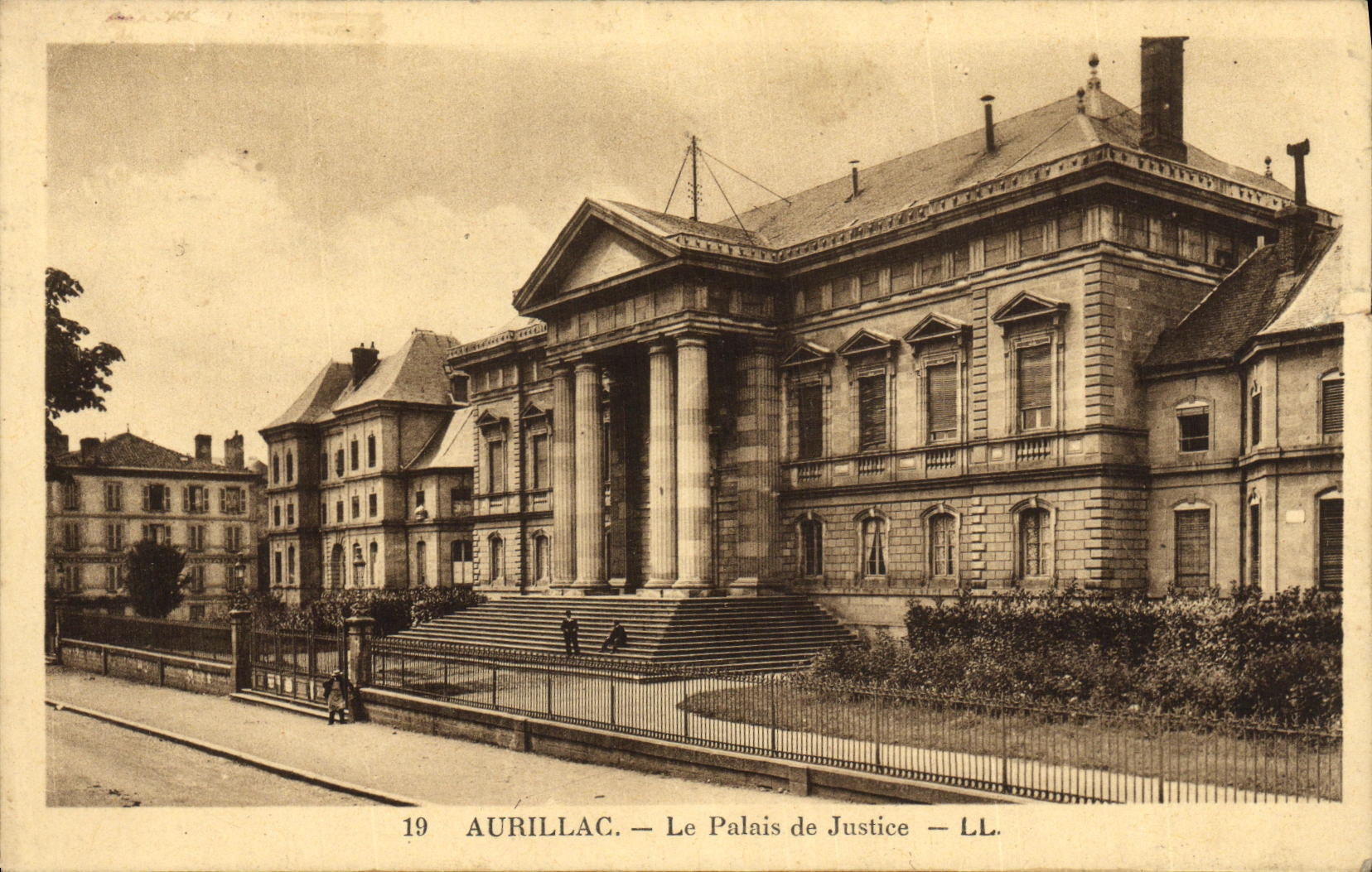 CPA Aurillac Le Palais de Justice