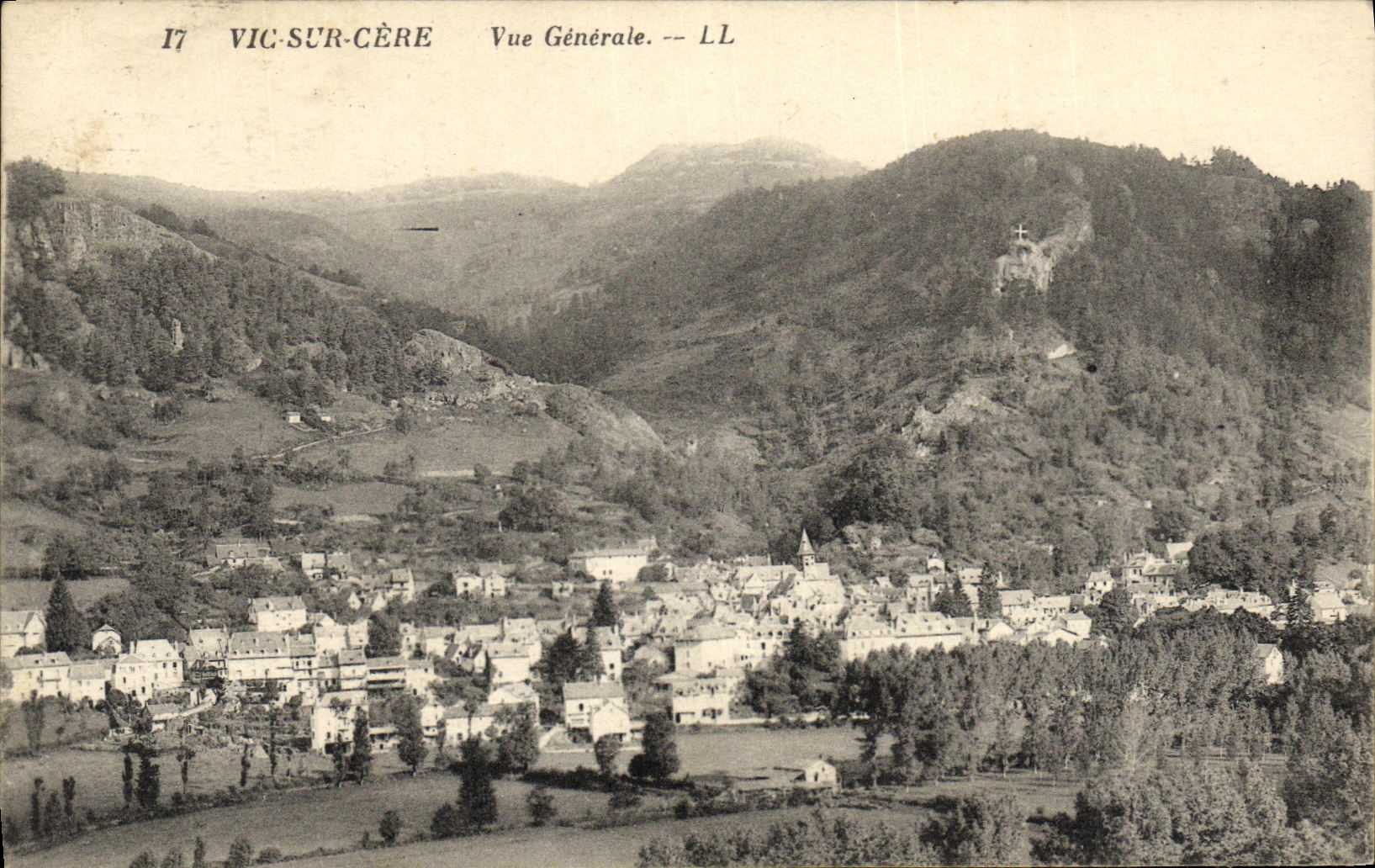 CPA Vic Sur Cere Vue Generale