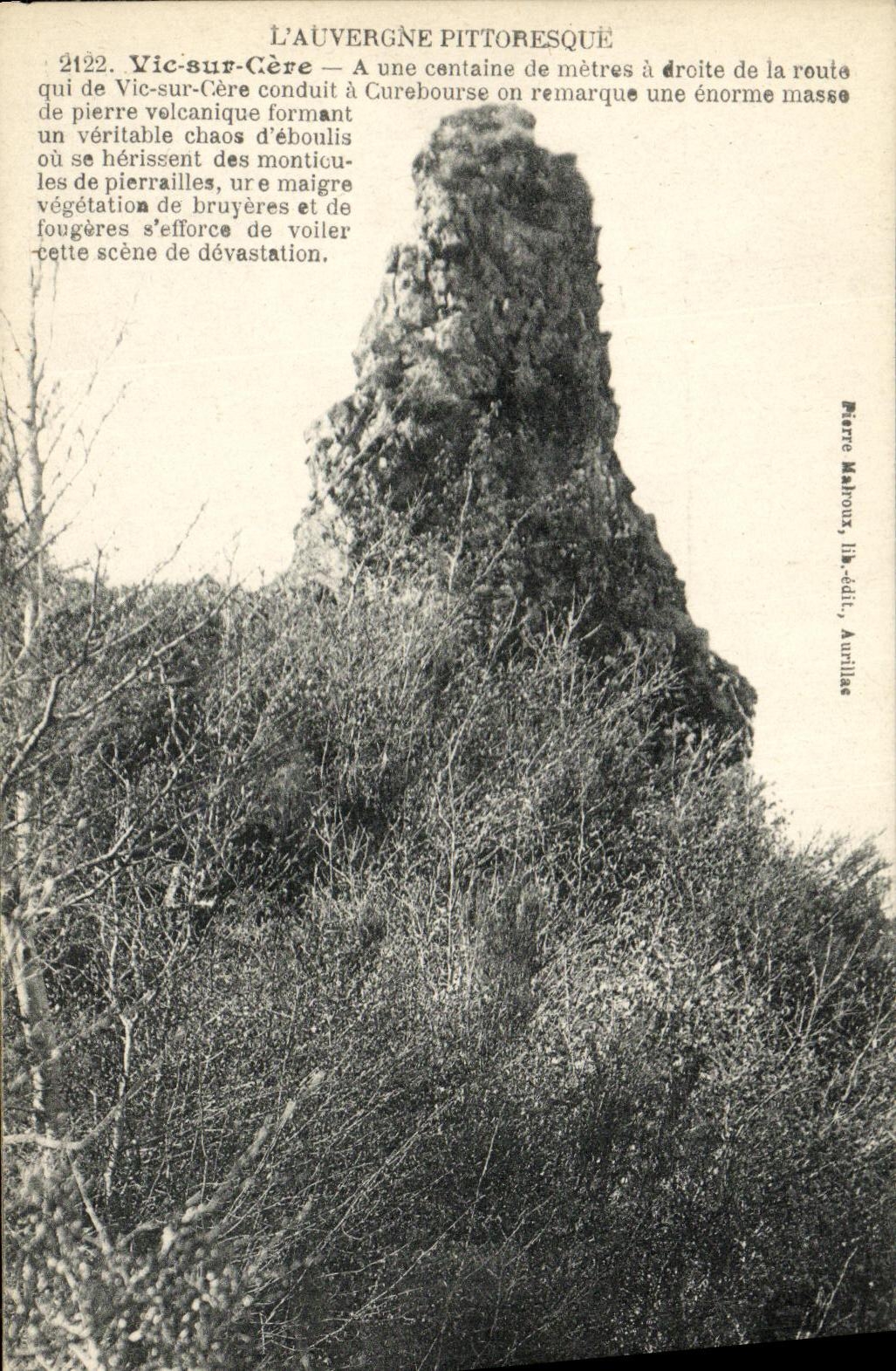 CPA Vic Sur Cere Masse de pierre volcanique
