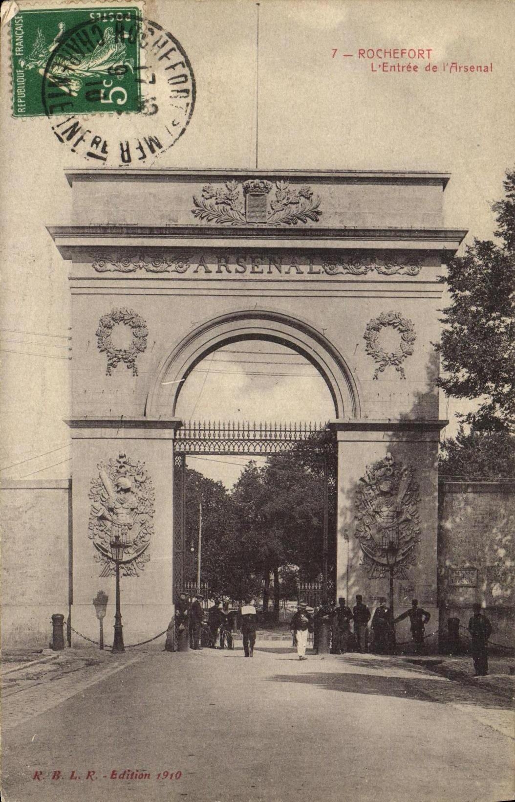 CPA Rochefort L Entree de L Arsenal Militaria 