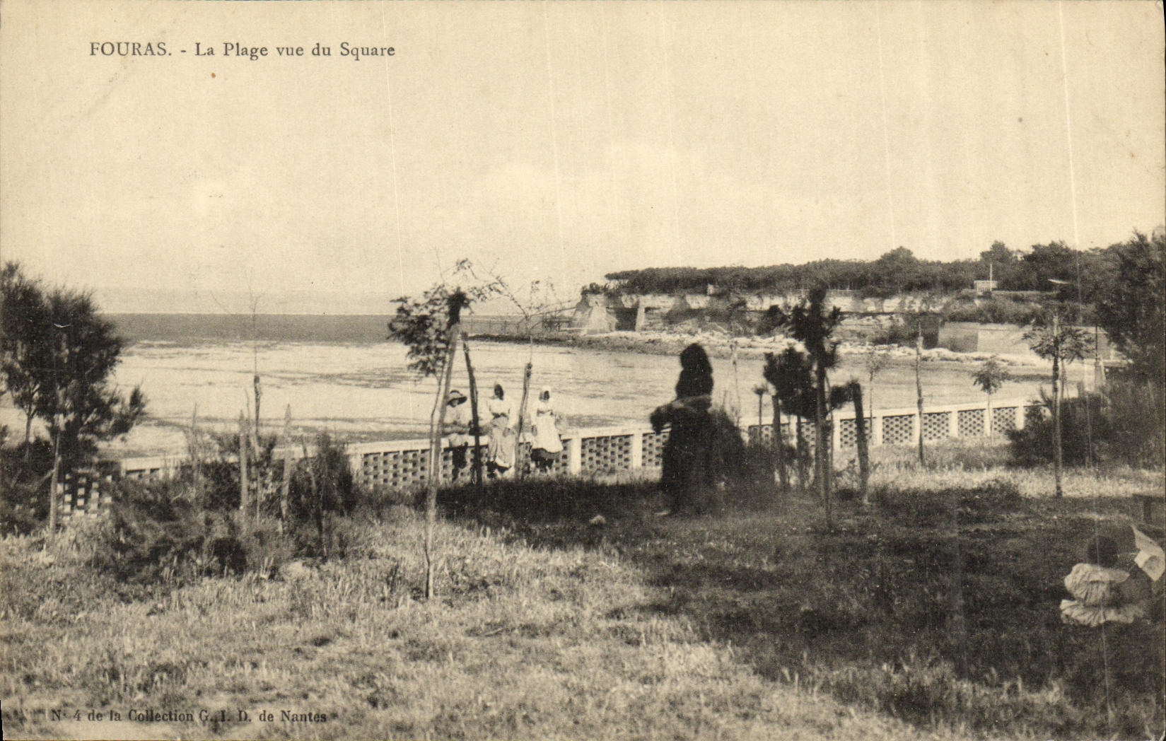 CPA Fouras La Plage Vue du Square