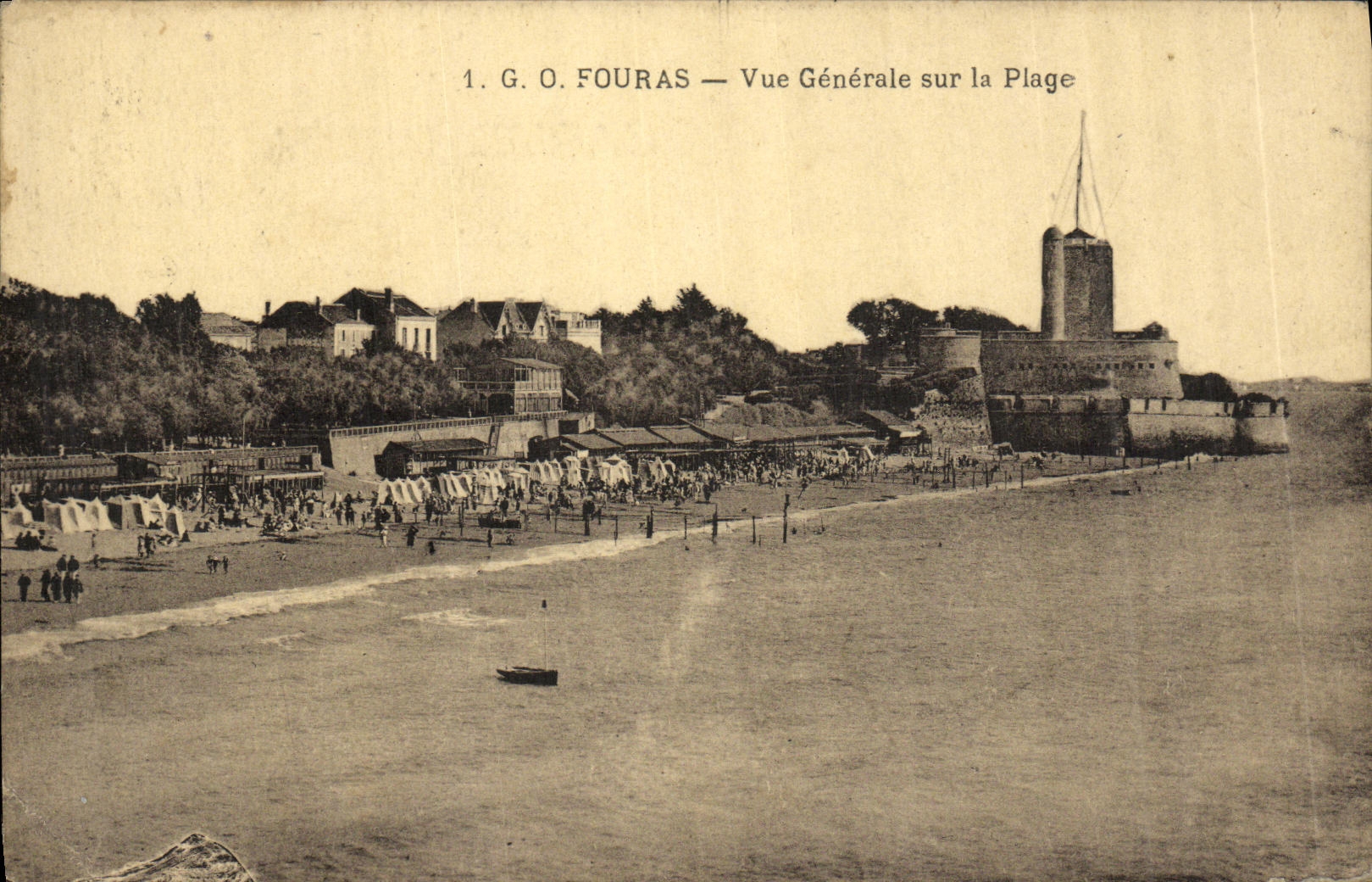 CPA Fouras Vue Generale sur la Plage