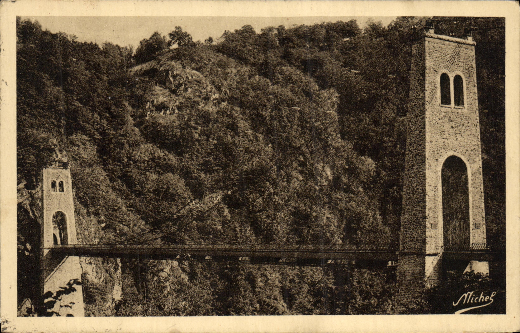 CPA La Correze Touristique Gorges de la Luzege Le Viaduc de Roche Taillade entre Lapleau et Soursac