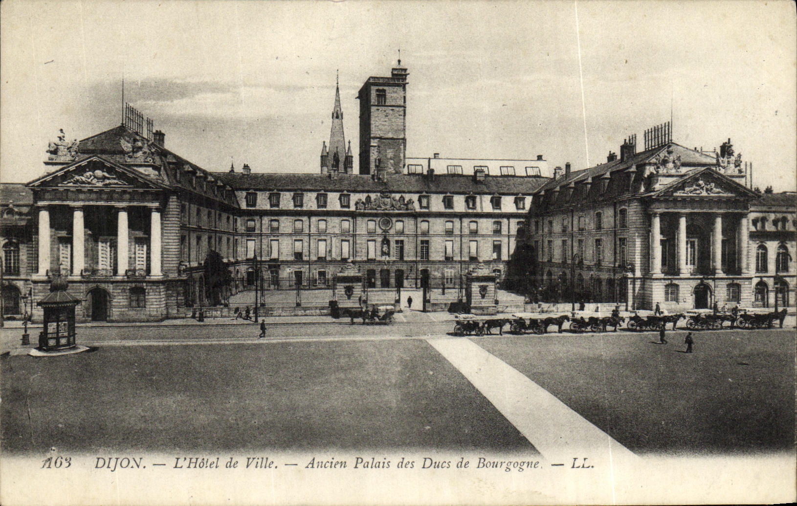 VINTAGE POSTCARD Dijon L Town hall Old Palate of the Dukes of Bourgogue