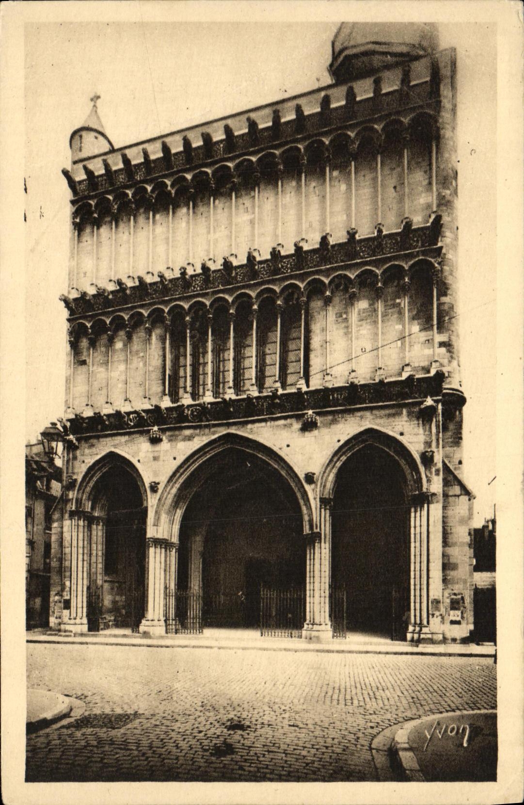 VINTAGE POSTCARD Dijon Frontage of L Notre Dame Church