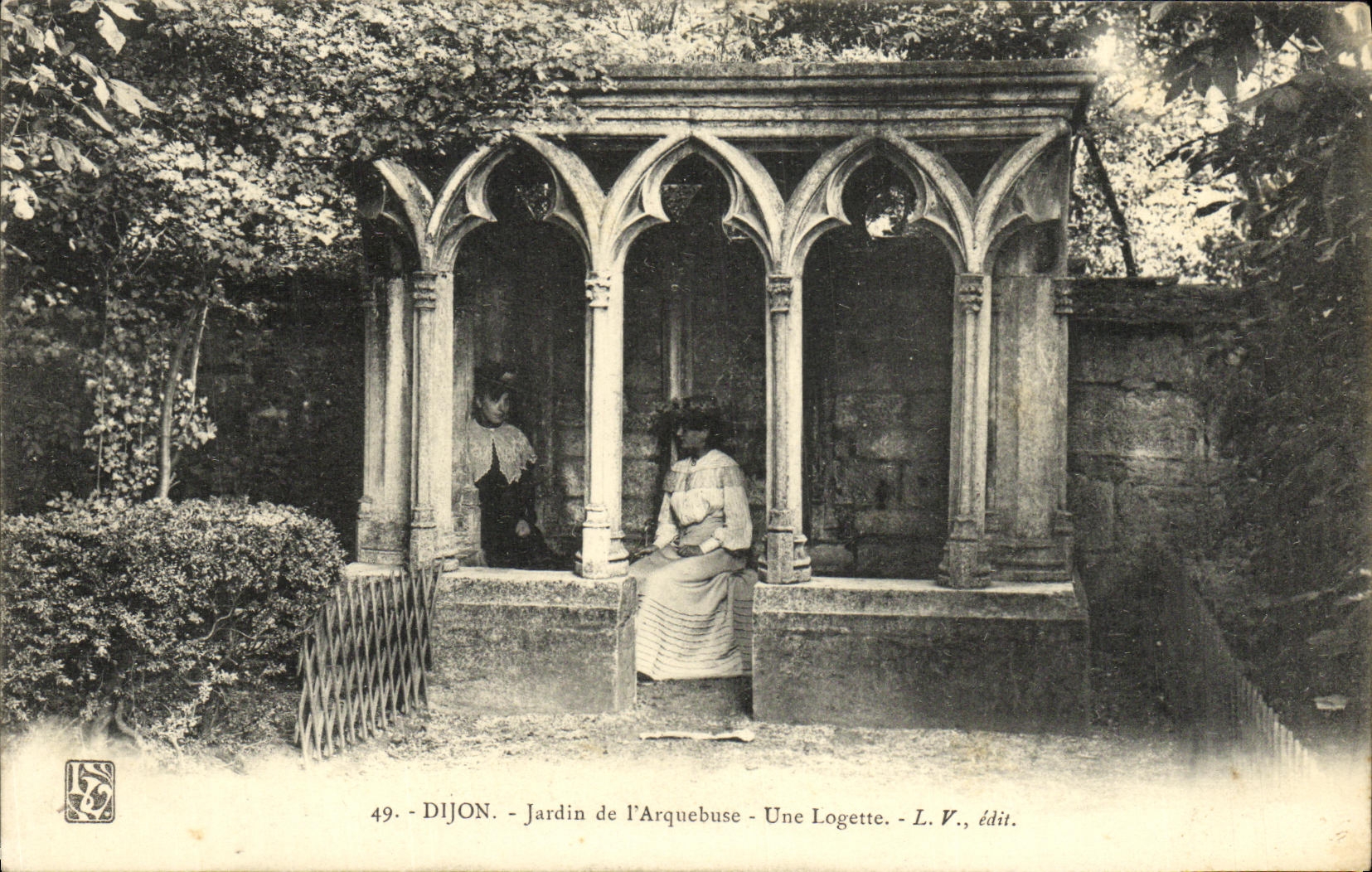 VINTAGE POSTCARD Dijon Garden of L Arquebus a Small box