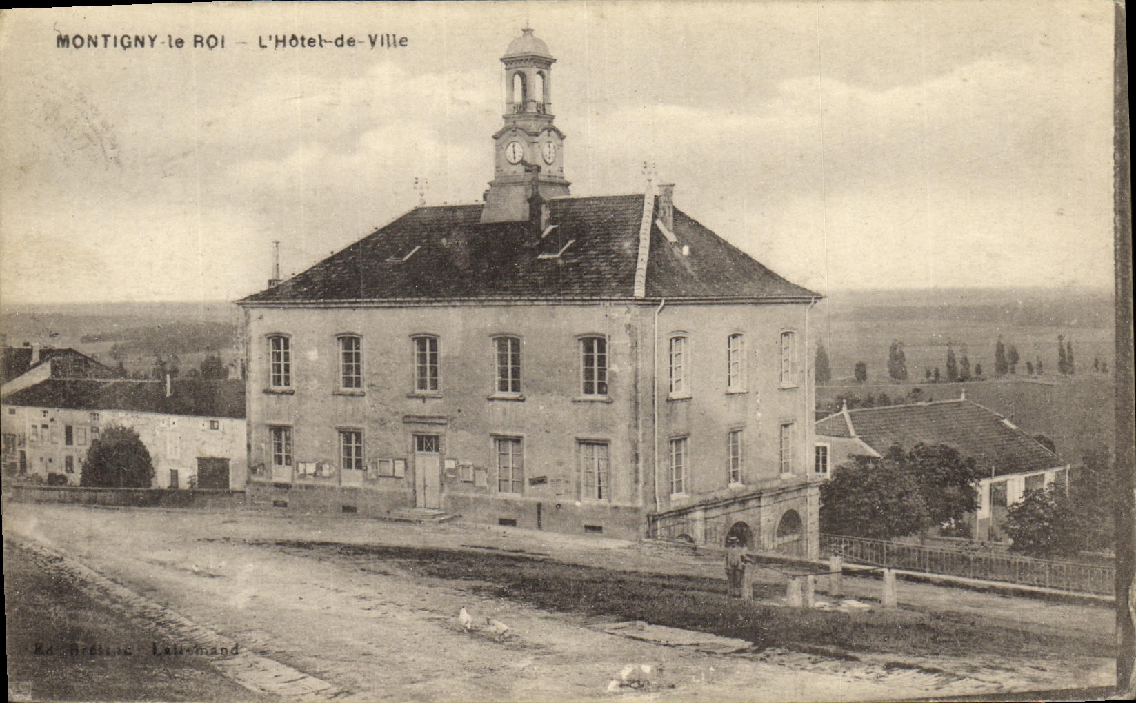 VINTAGE POSTCARD Montigny the King L Town hall